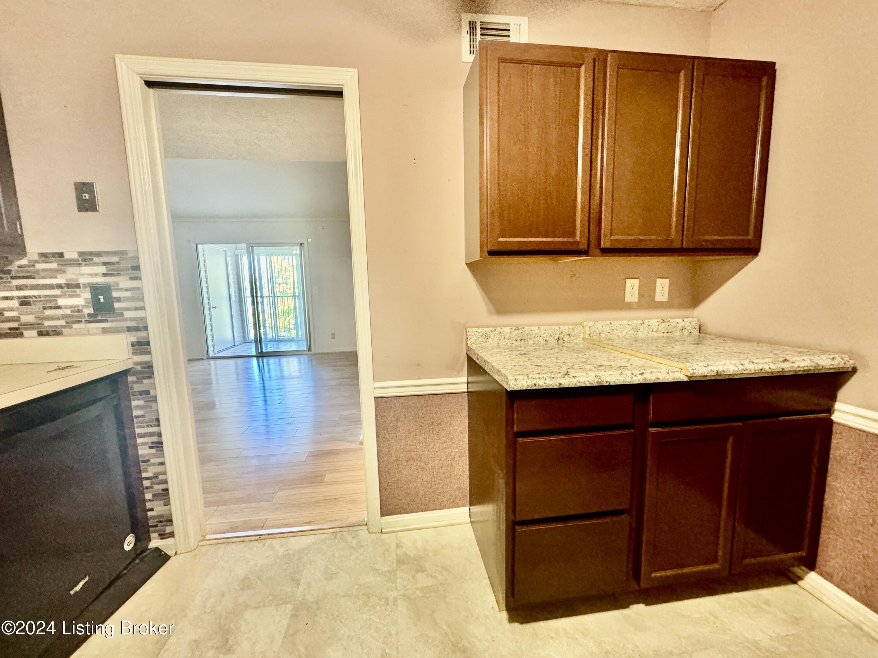 3721 Bardstown Rd, 611