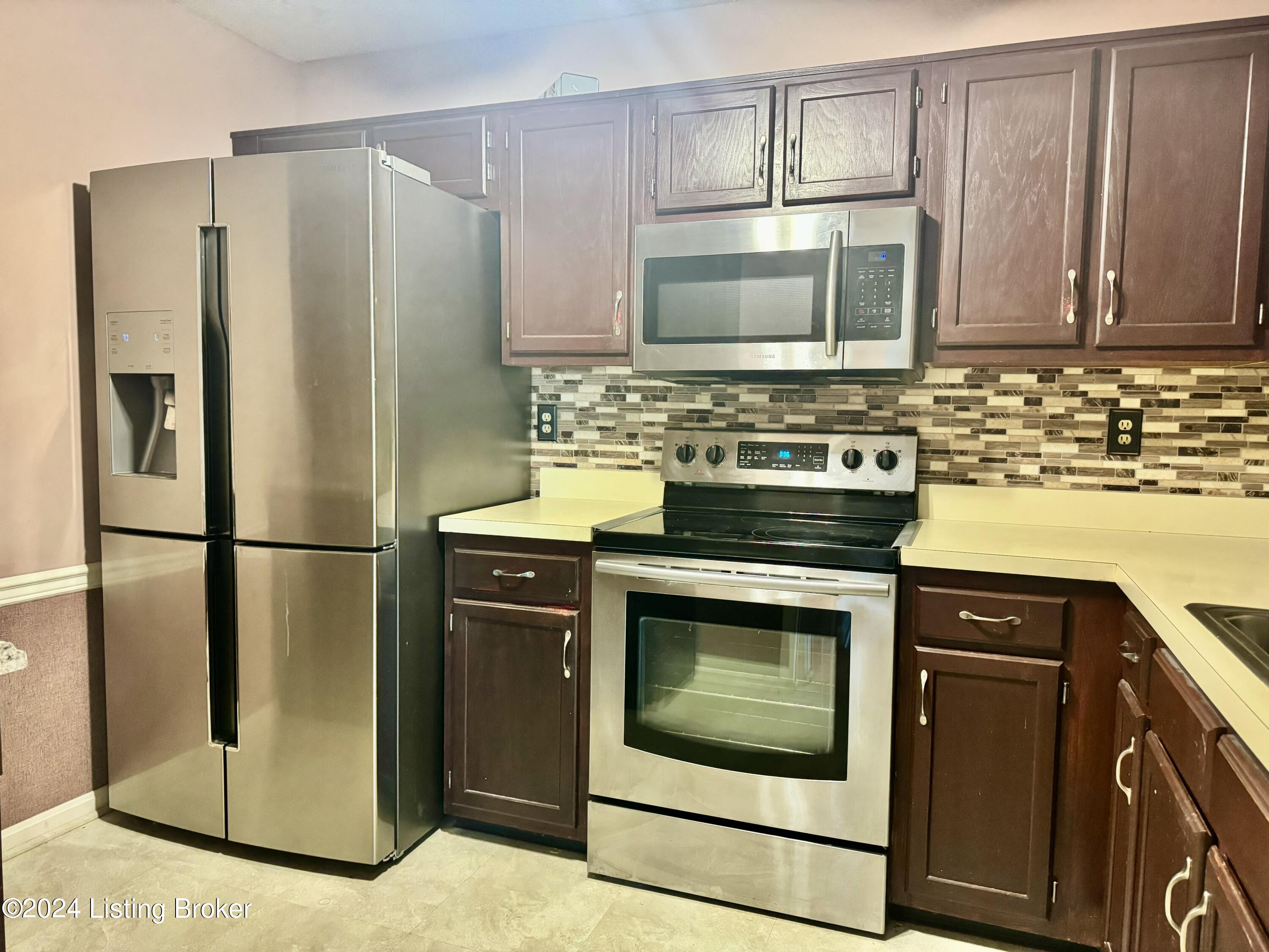 3721 Bardstown Rd, 611