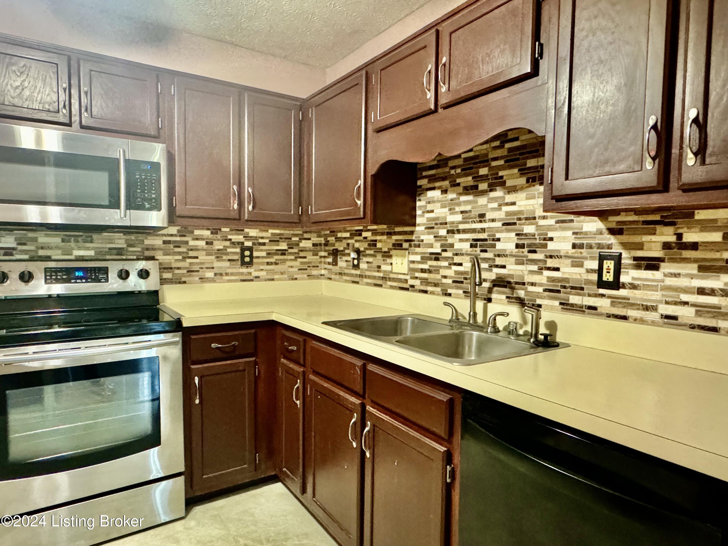 3721 Bardstown Rd, 611