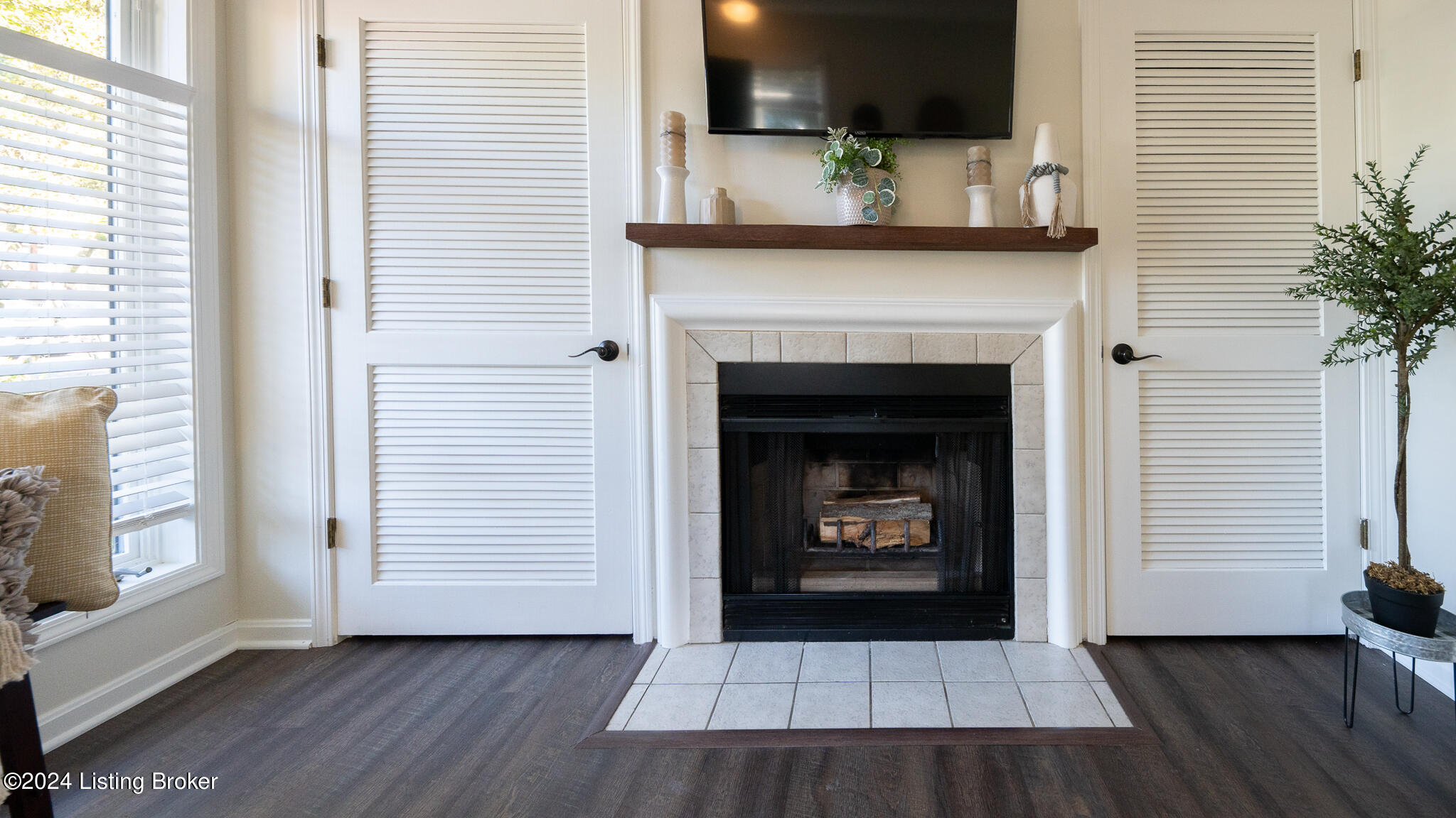 354 Crescent Spring Dr