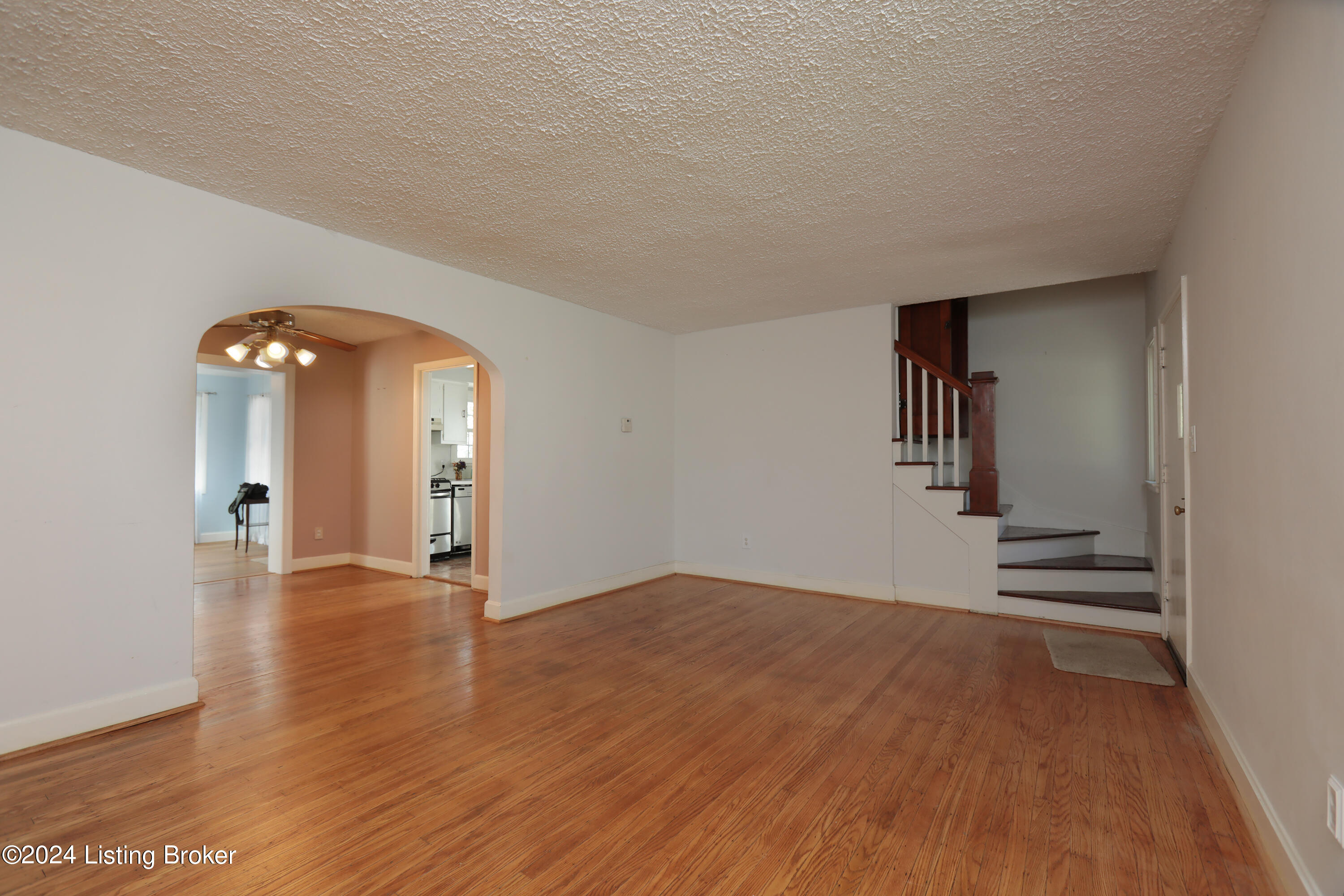 2594 E Burnett Ave