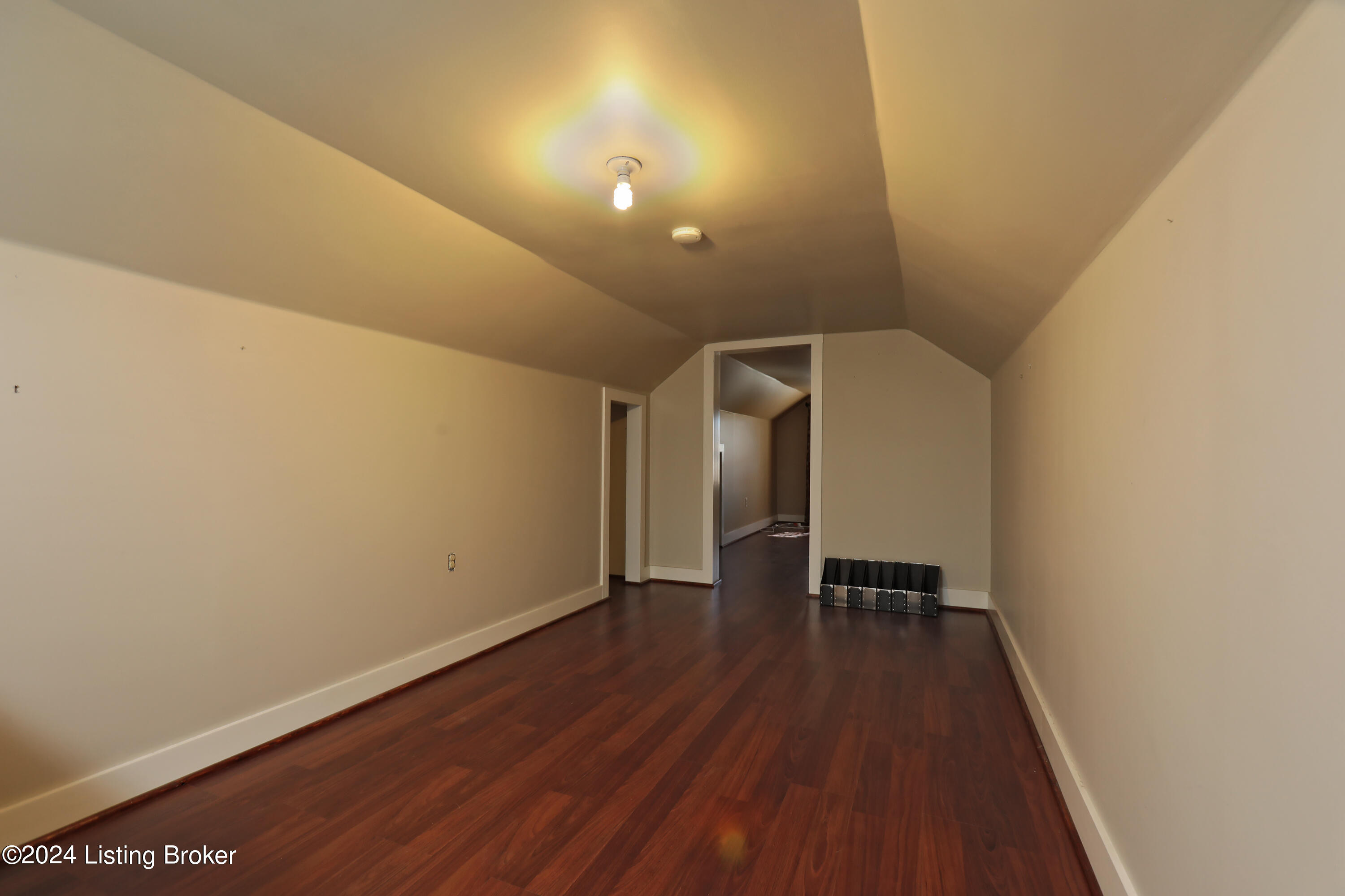 2594 E Burnett Ave