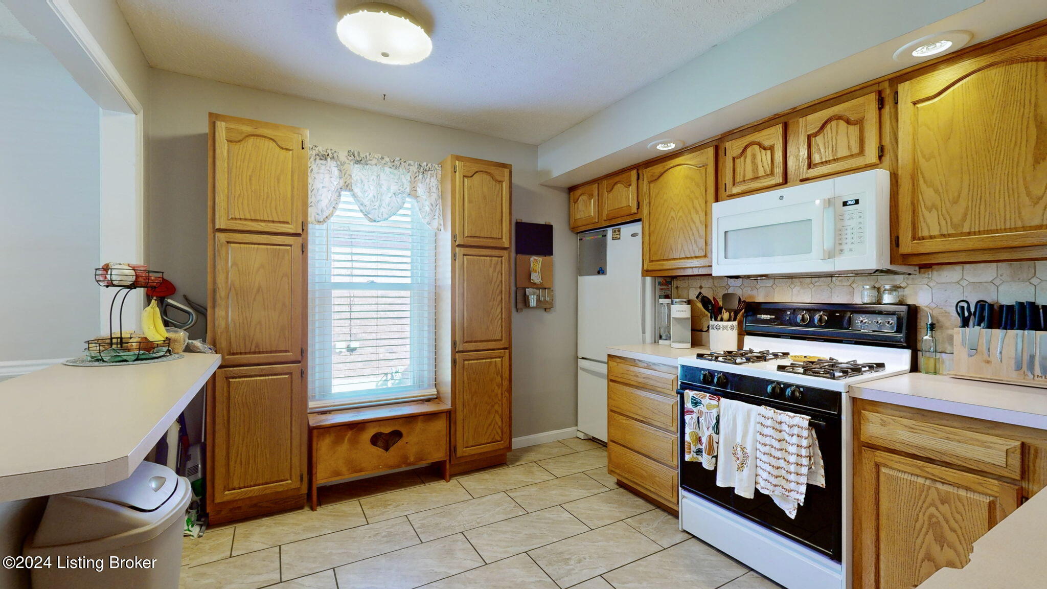 2300 Stephan Ln