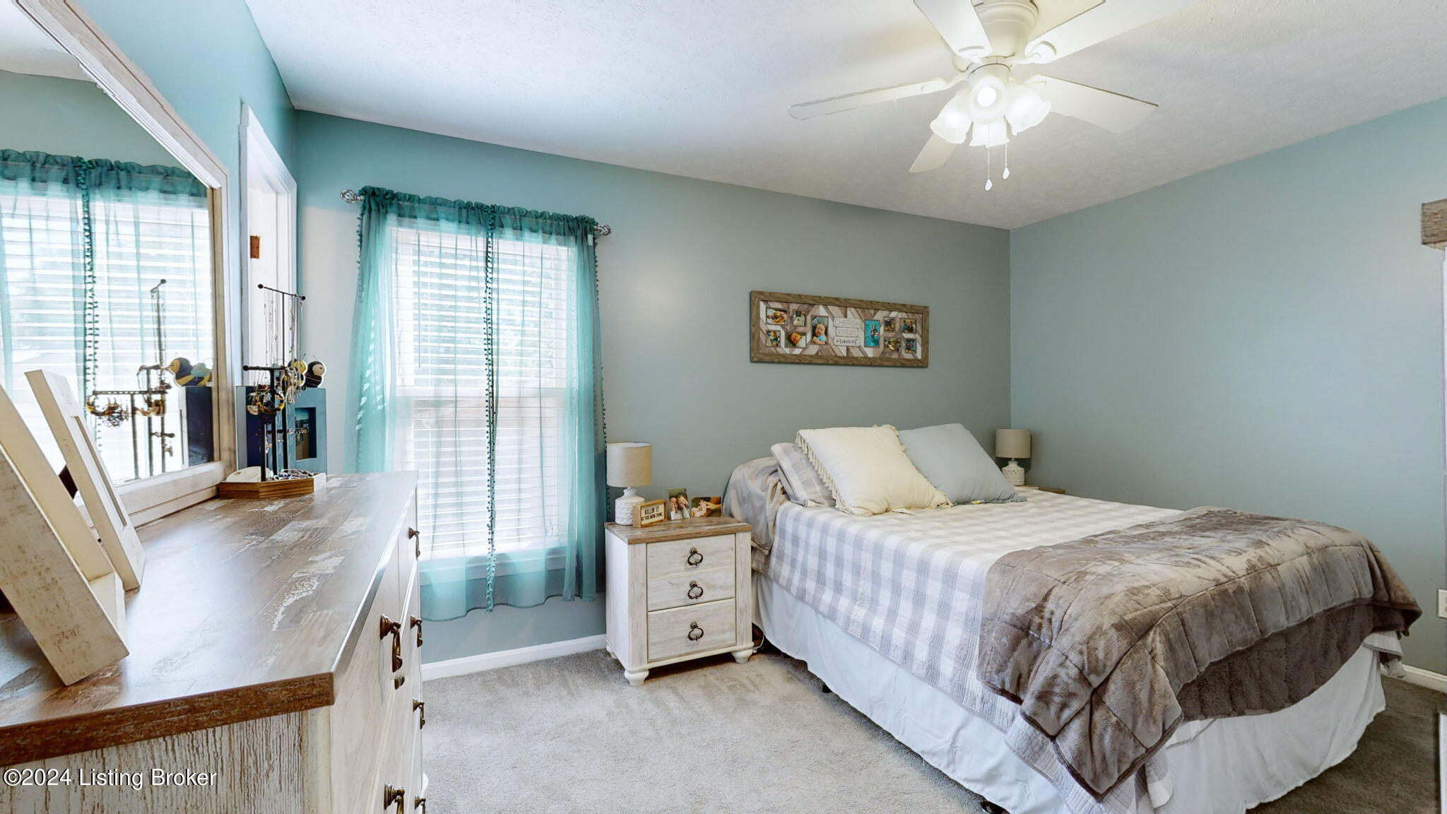 2300 Stephan Ln