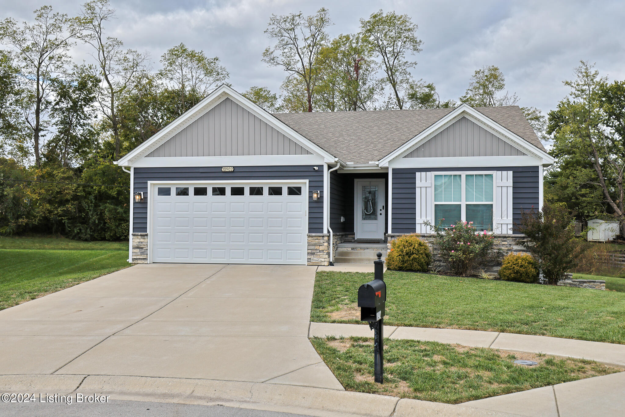 10902 Hidden Trail Ct