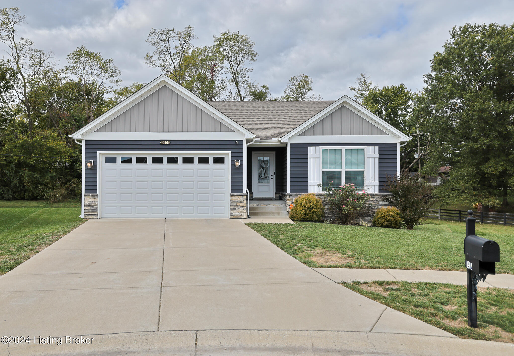 10902 Hidden Trail Ct