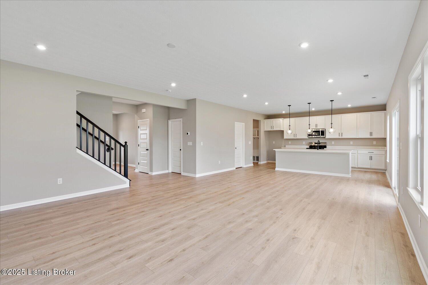 8801 Legendary Ln