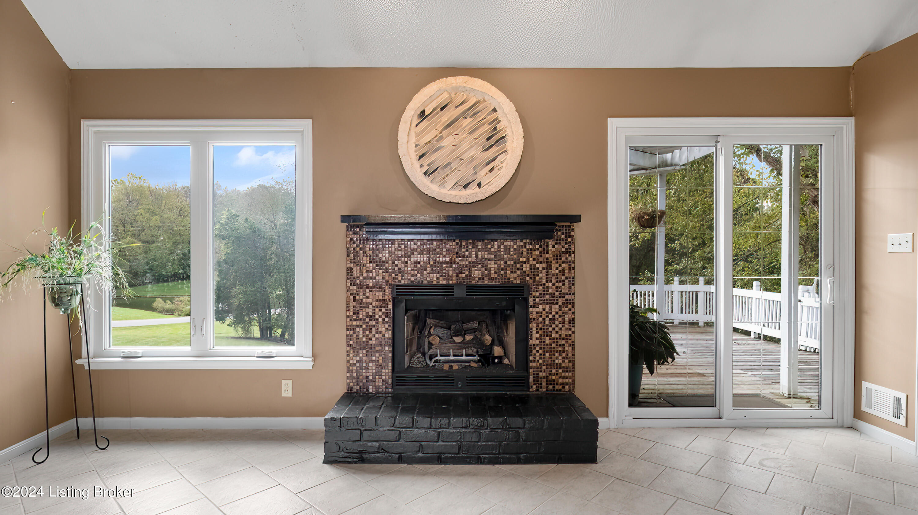 1508 Colonial Ct