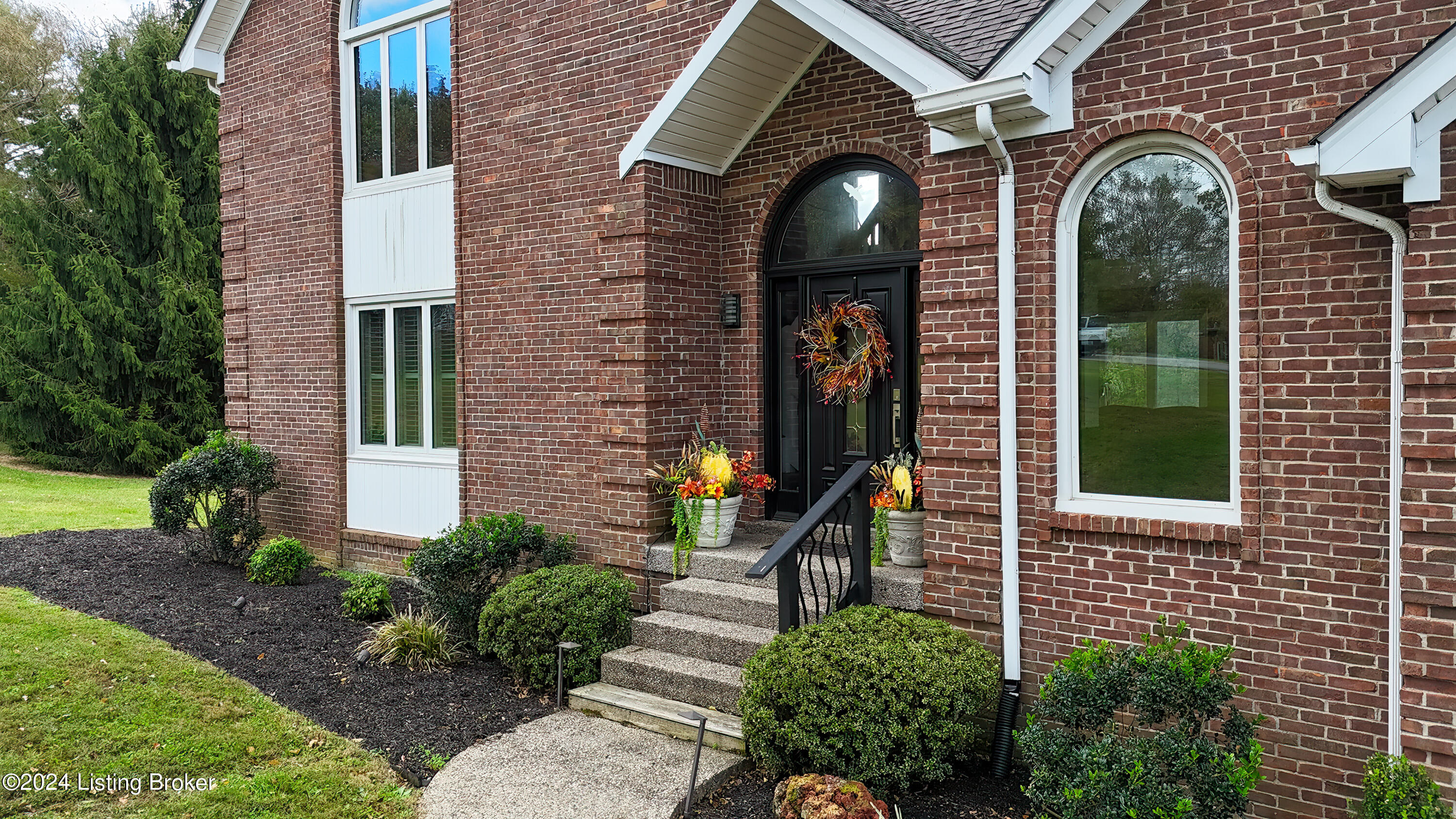 1508 Colonial Ct
