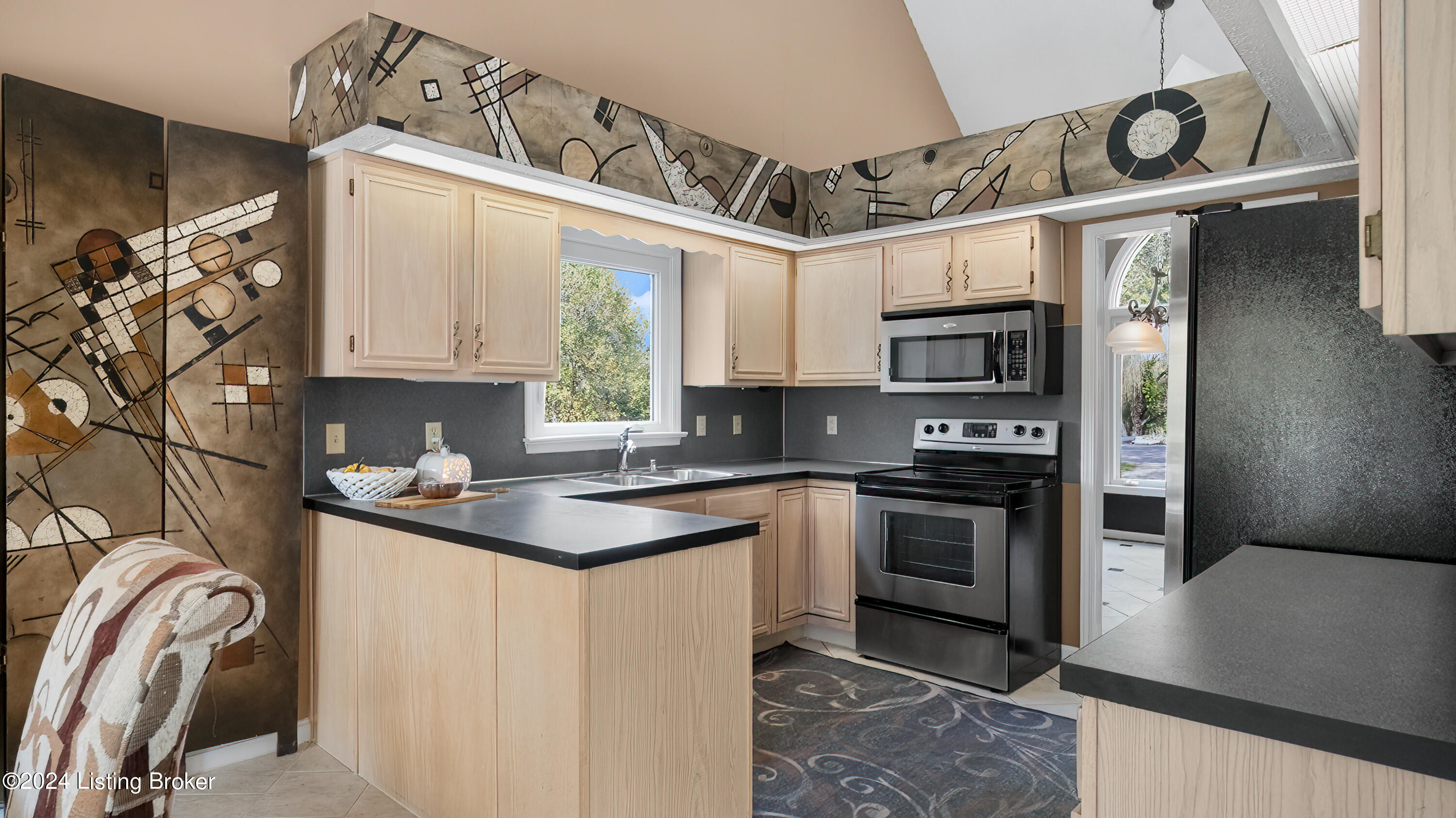 1508 Colonial Ct
