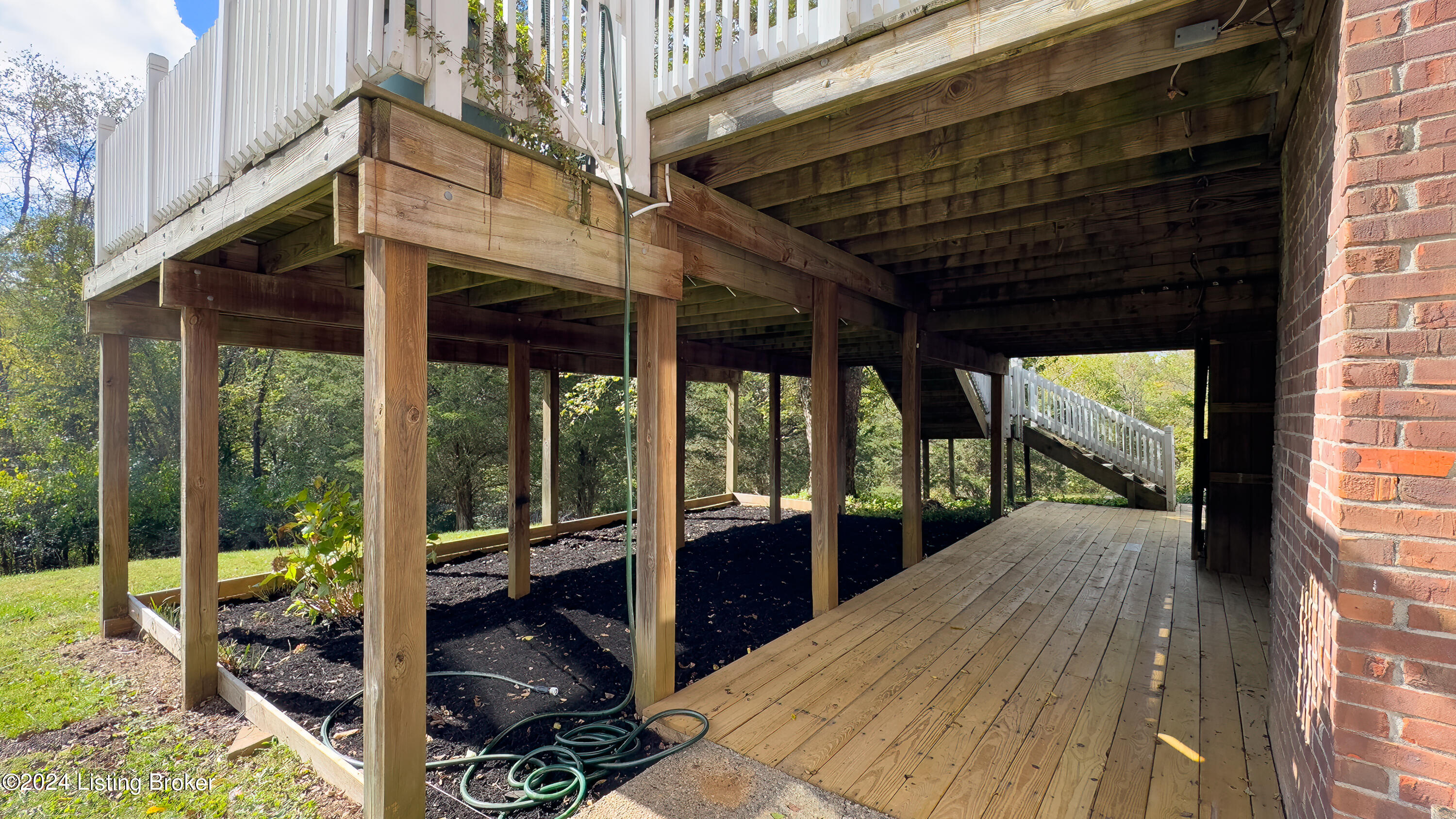 1508 Colonial Ct