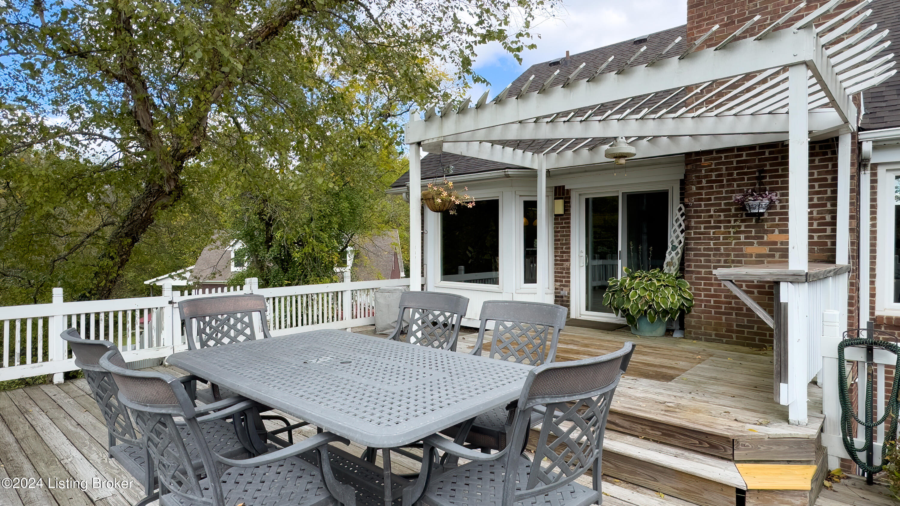 1508 Colonial Ct