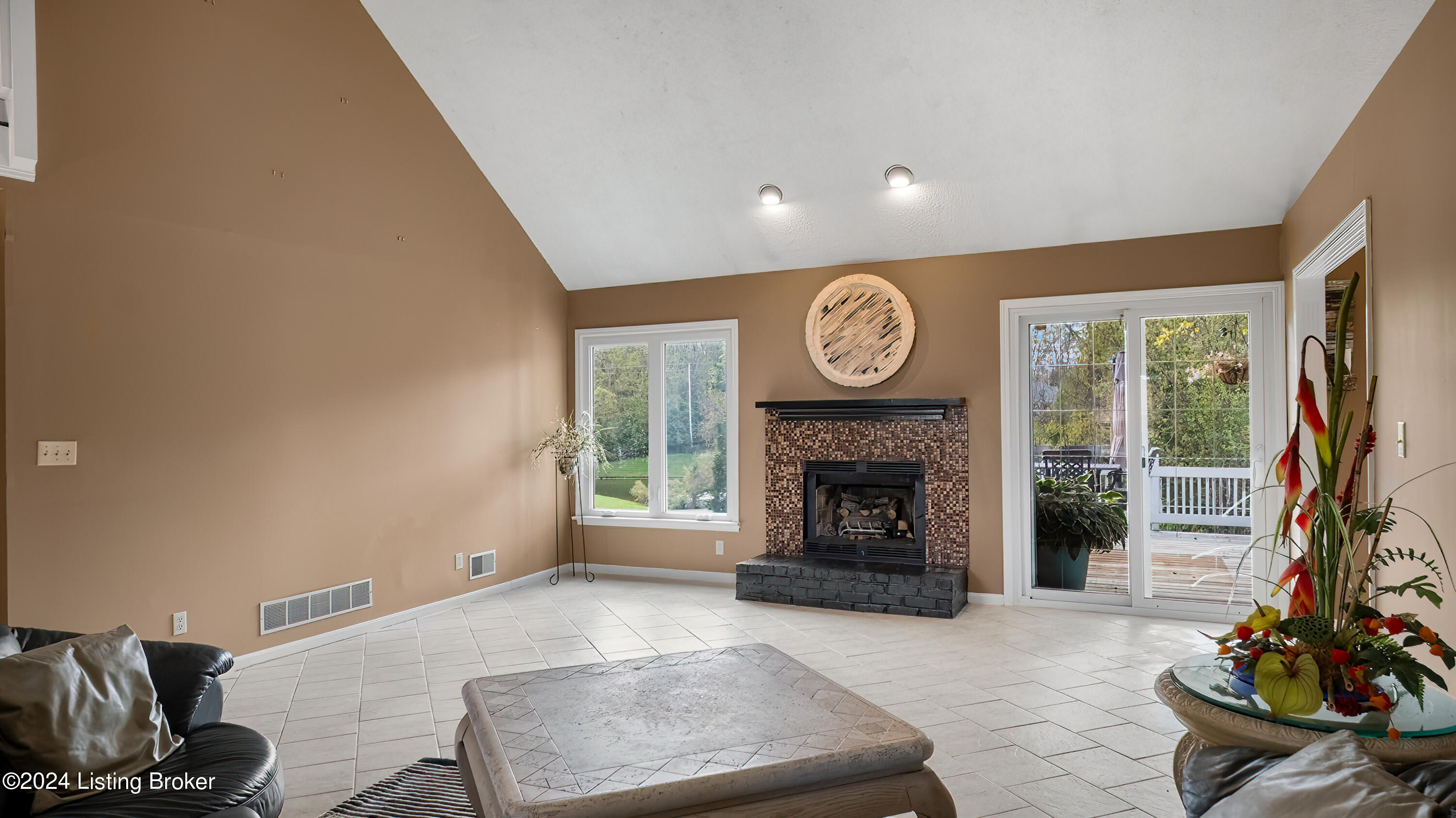 1508 Colonial Ct