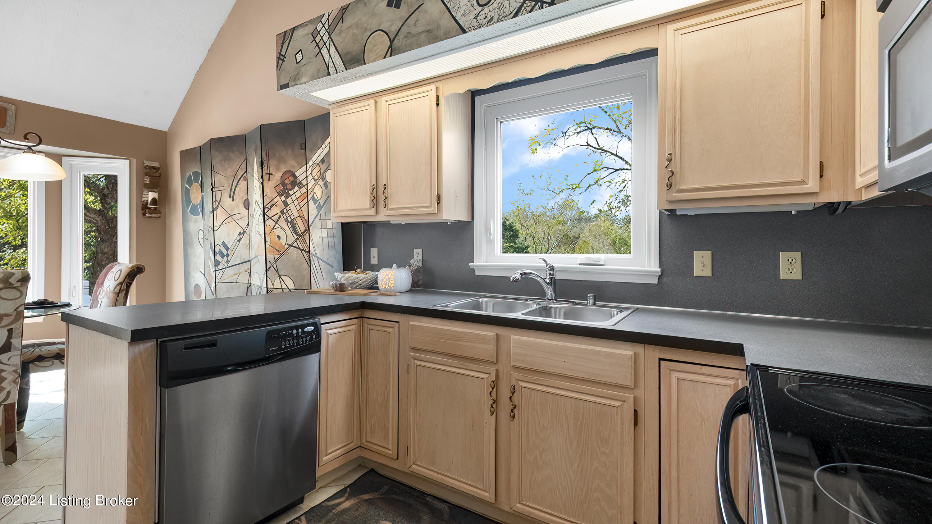 1508 Colonial Ct