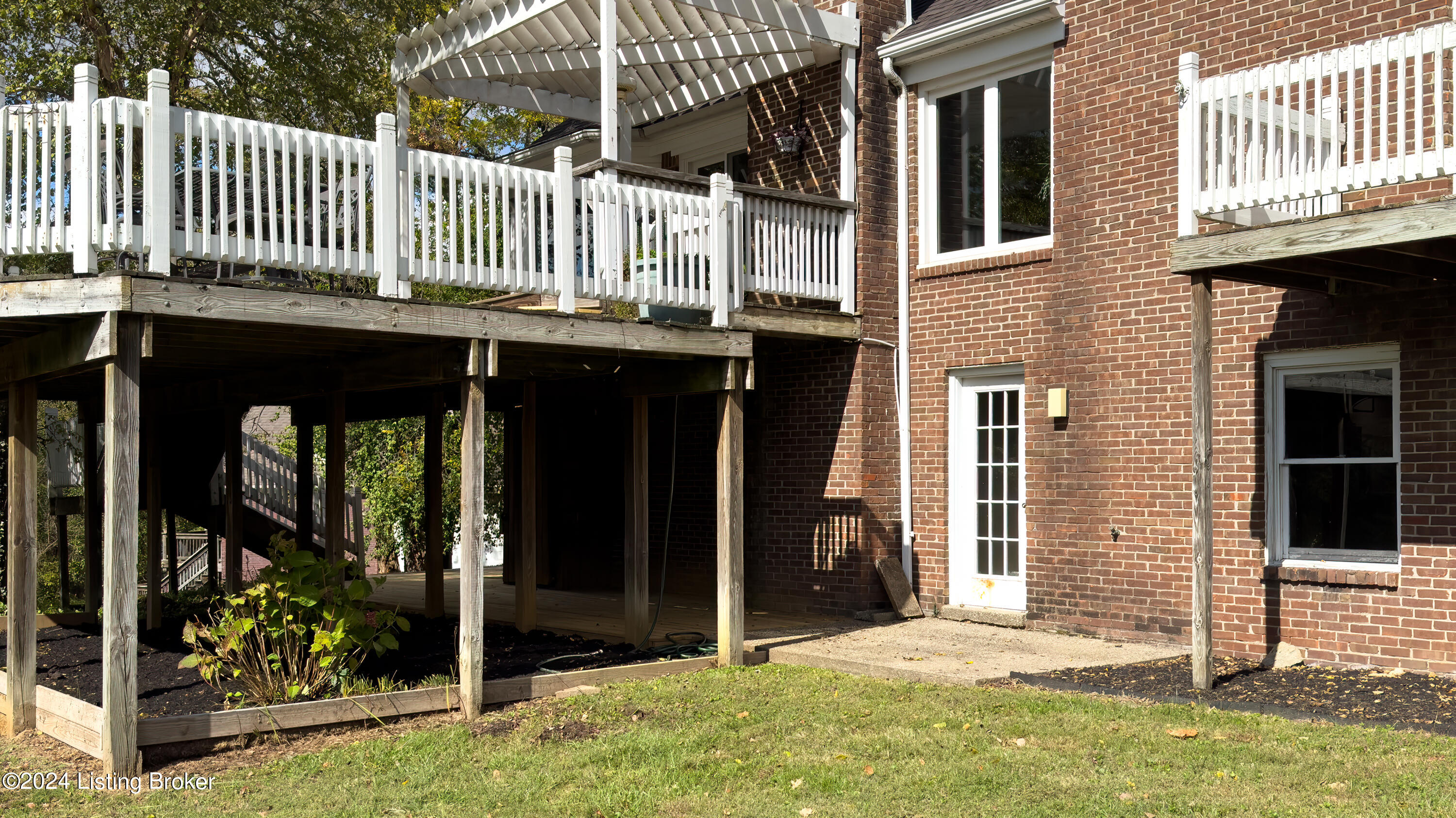 1508 Colonial Ct