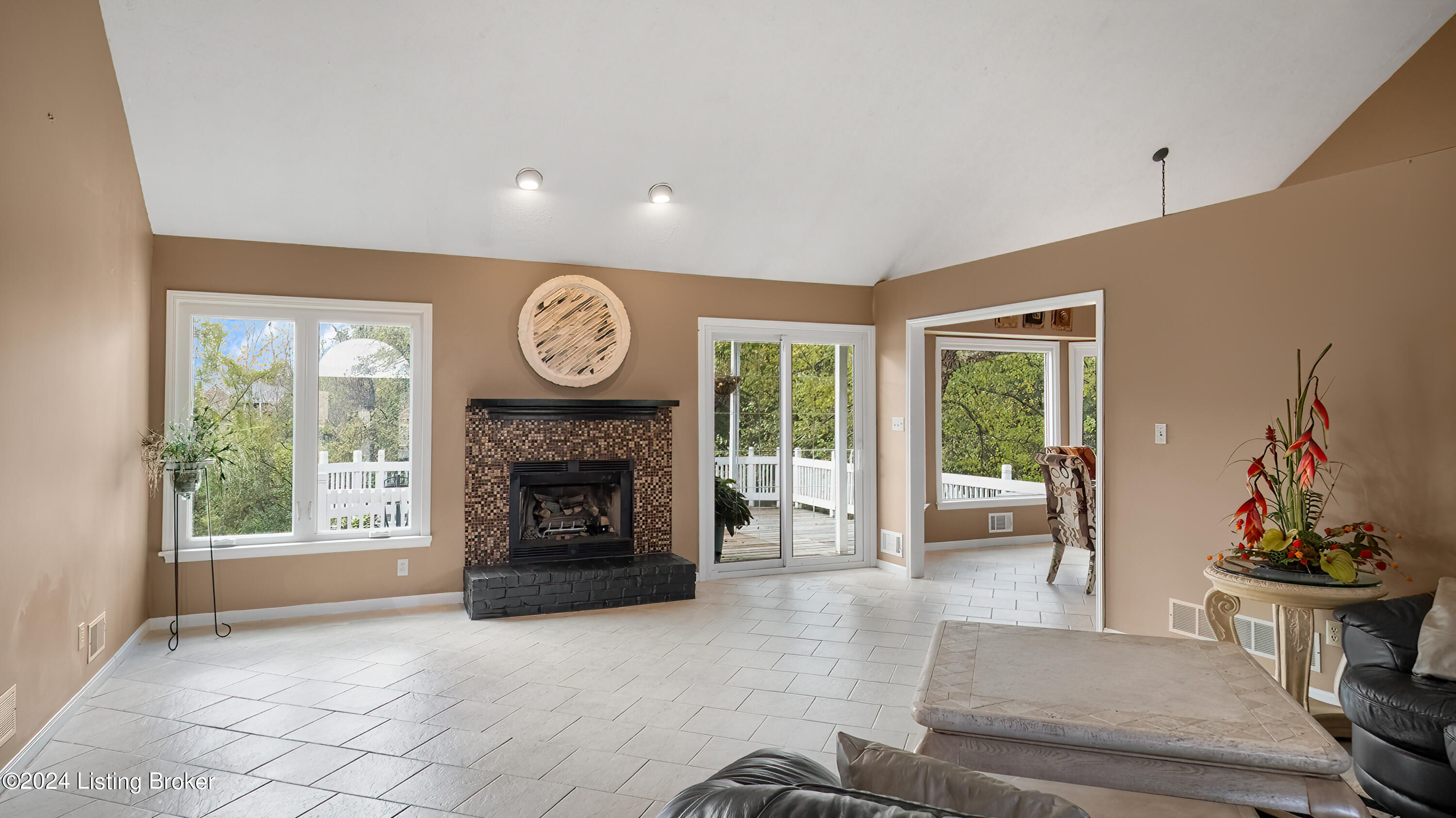 1508 Colonial Ct