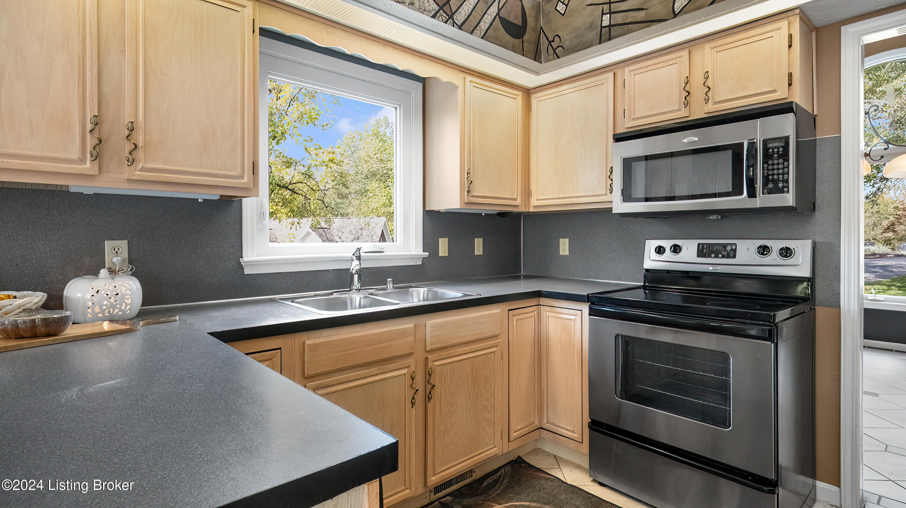 1508 Colonial Ct