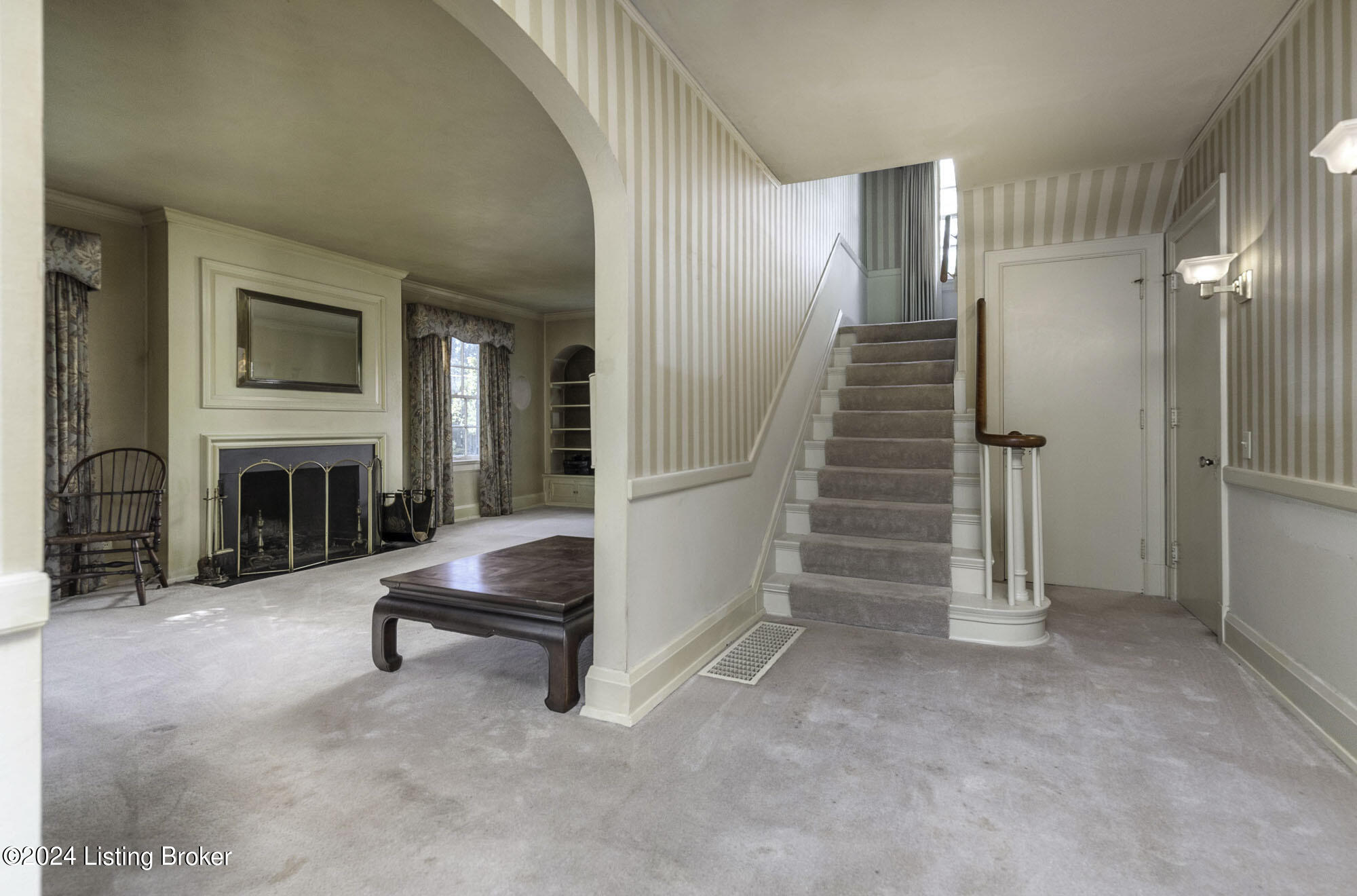 2113 Edgehill Rd