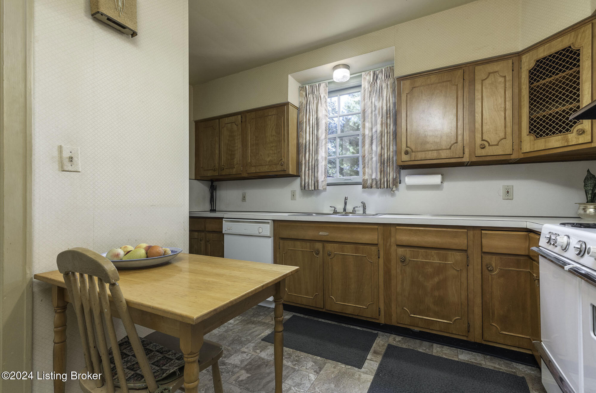 2113 Edgehill Rd