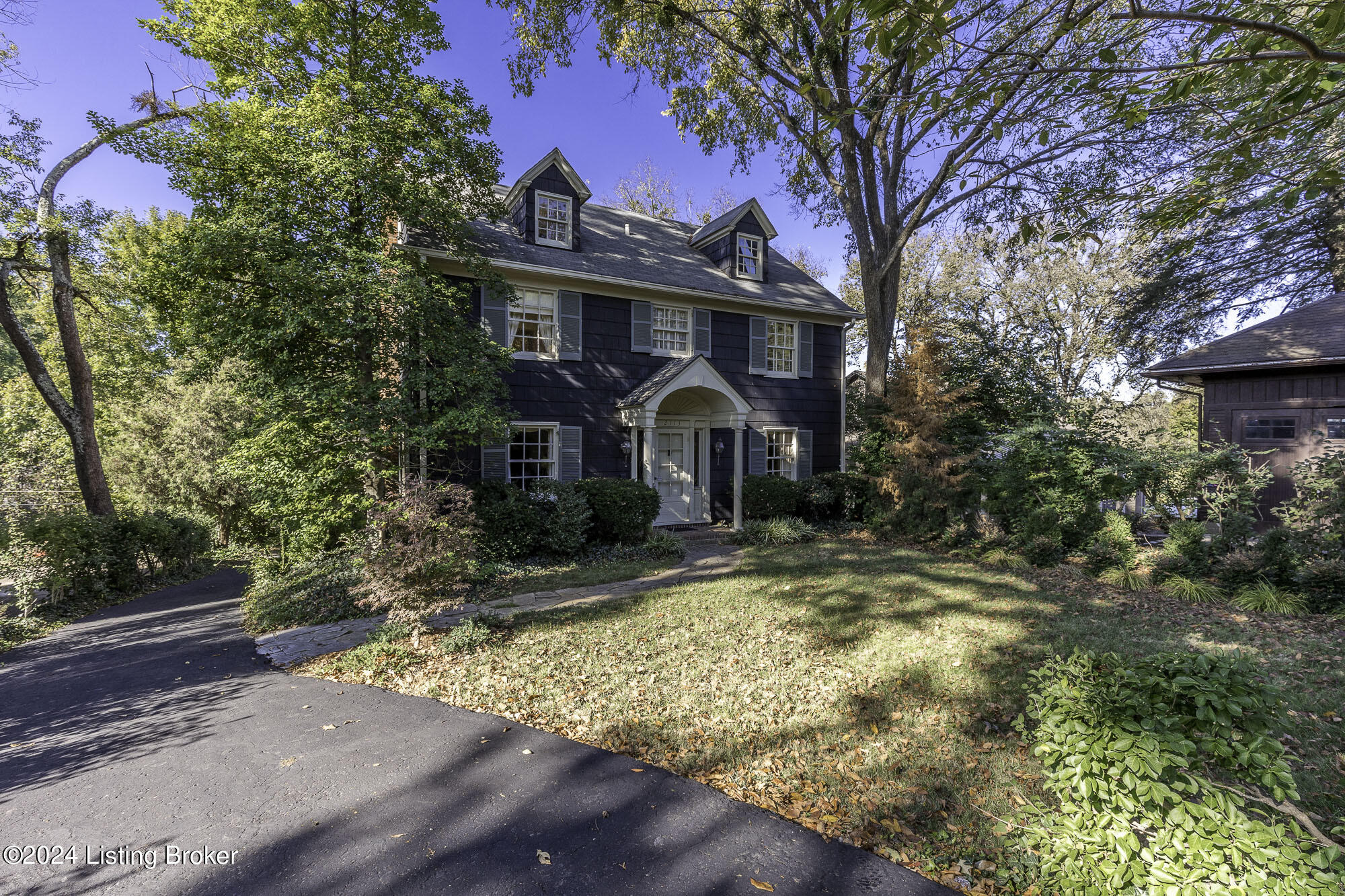 2113 Edgehill Rd