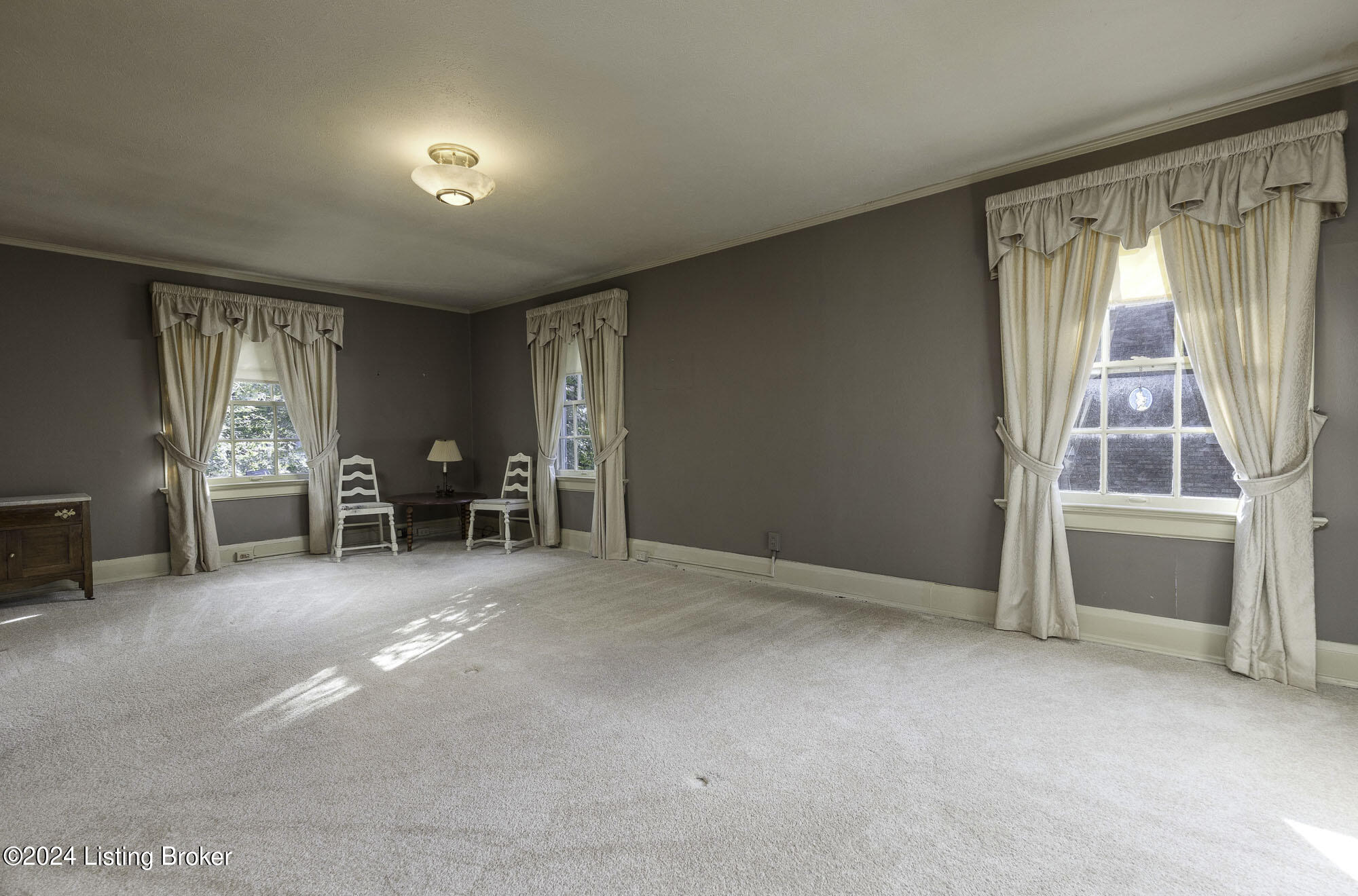 2113 Edgehill Rd