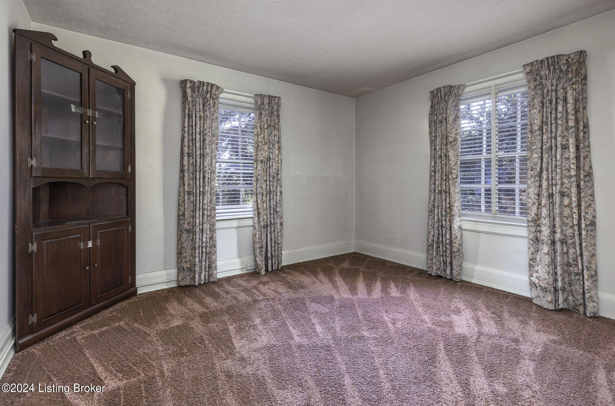 2113 Edgehill Rd