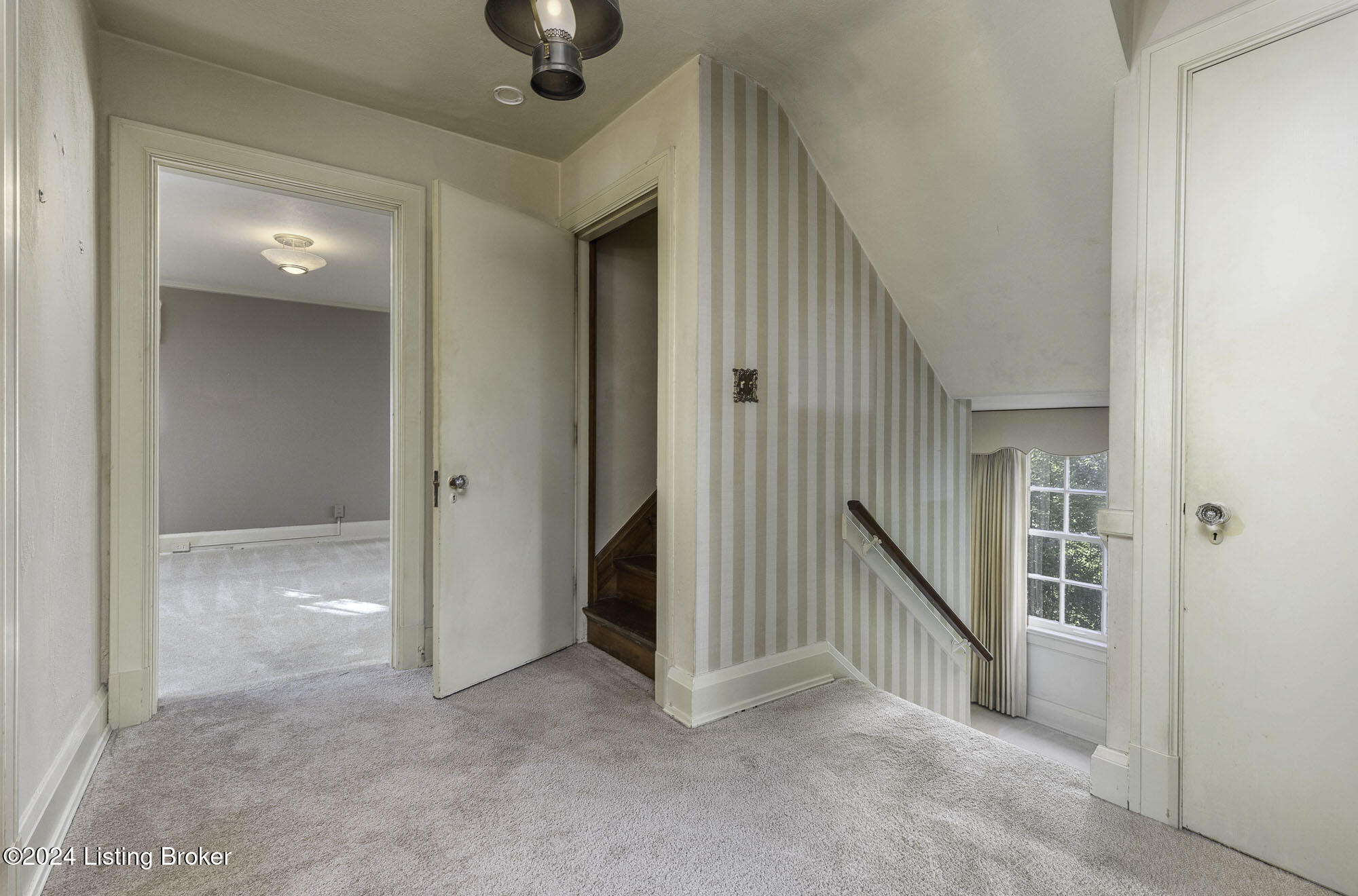 2113 Edgehill Rd