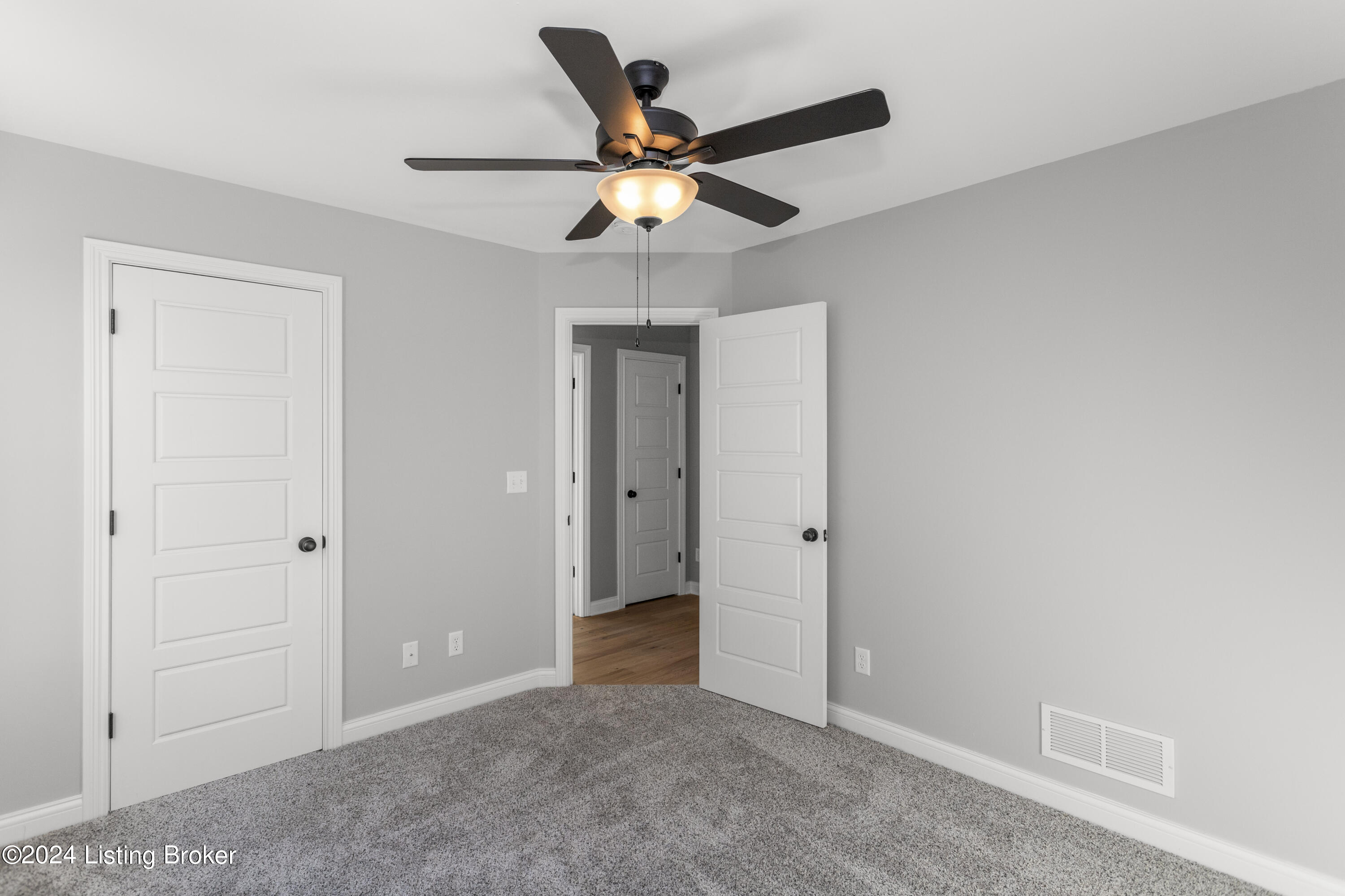 399 Williamsburg Dr