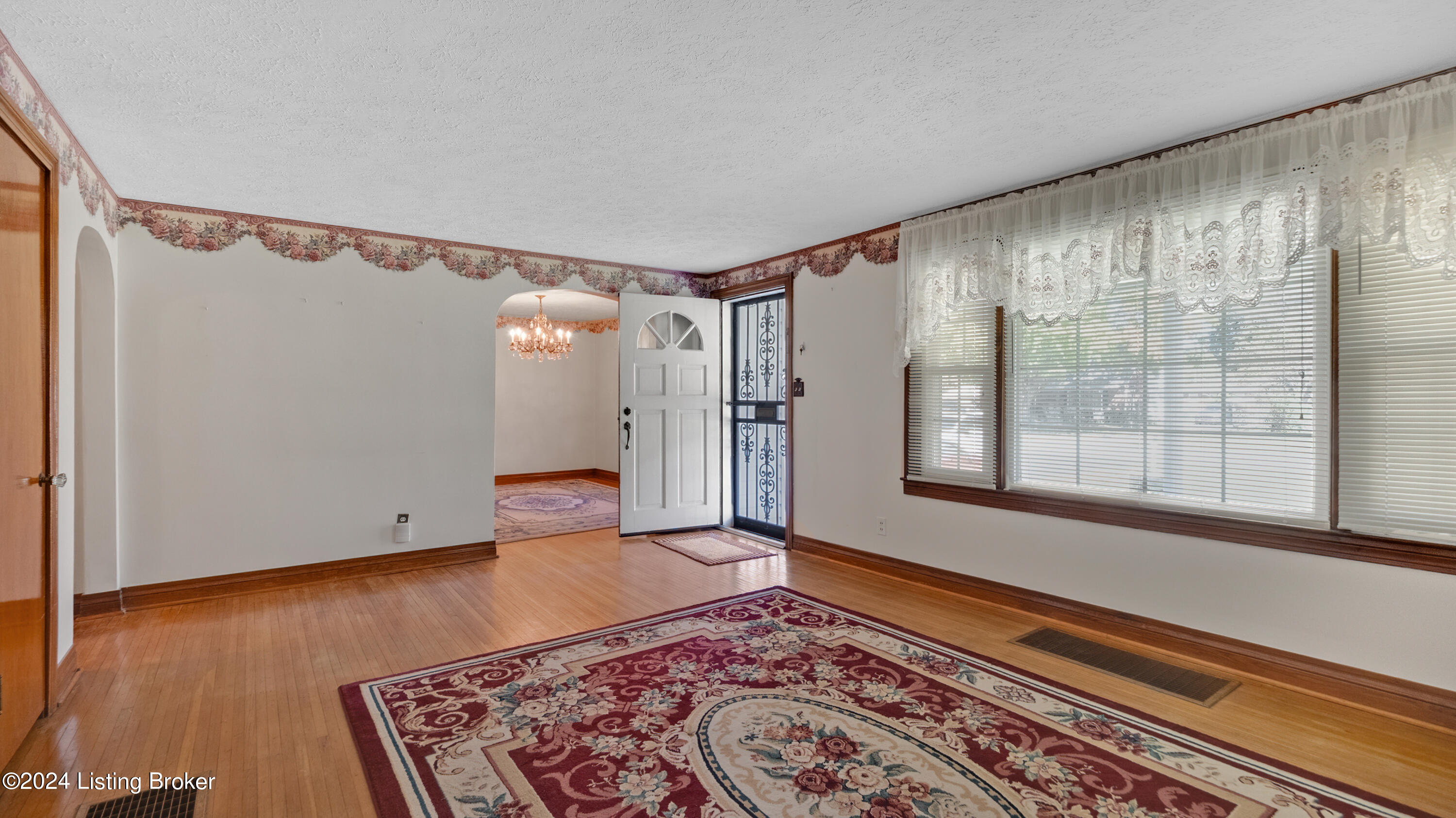 2704 Ralph Ave