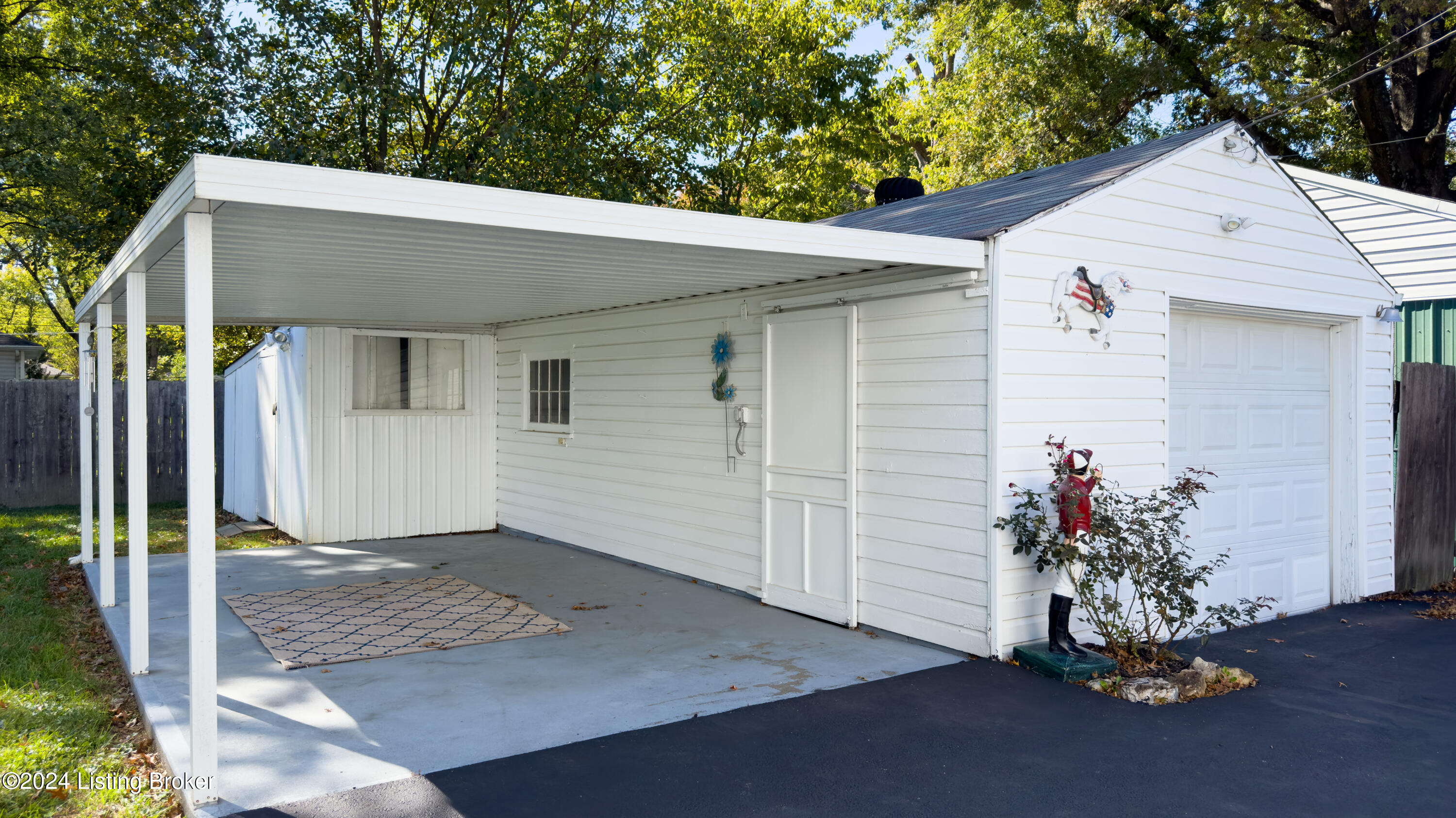 2704 Ralph Ave