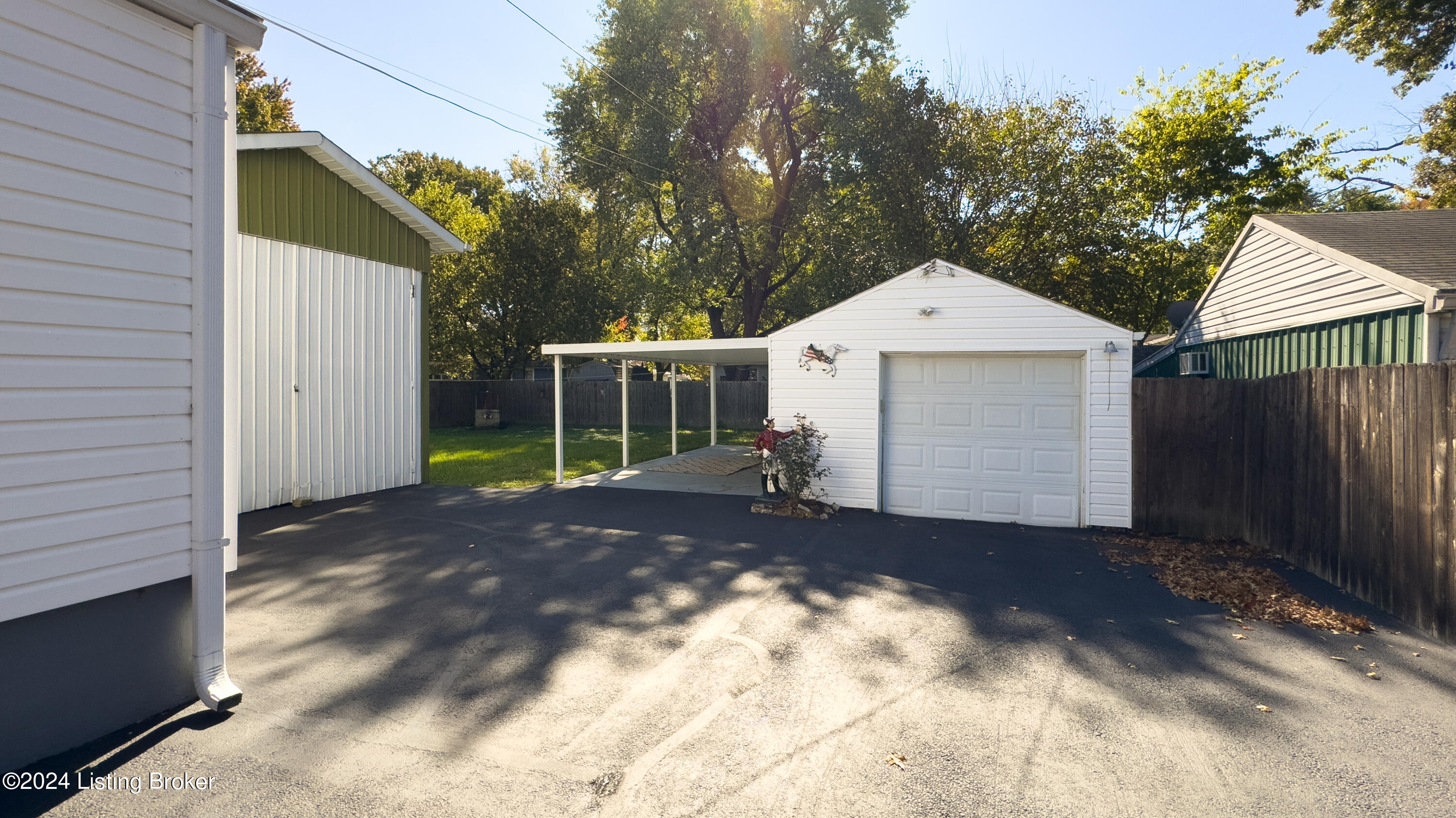 2704 Ralph Ave