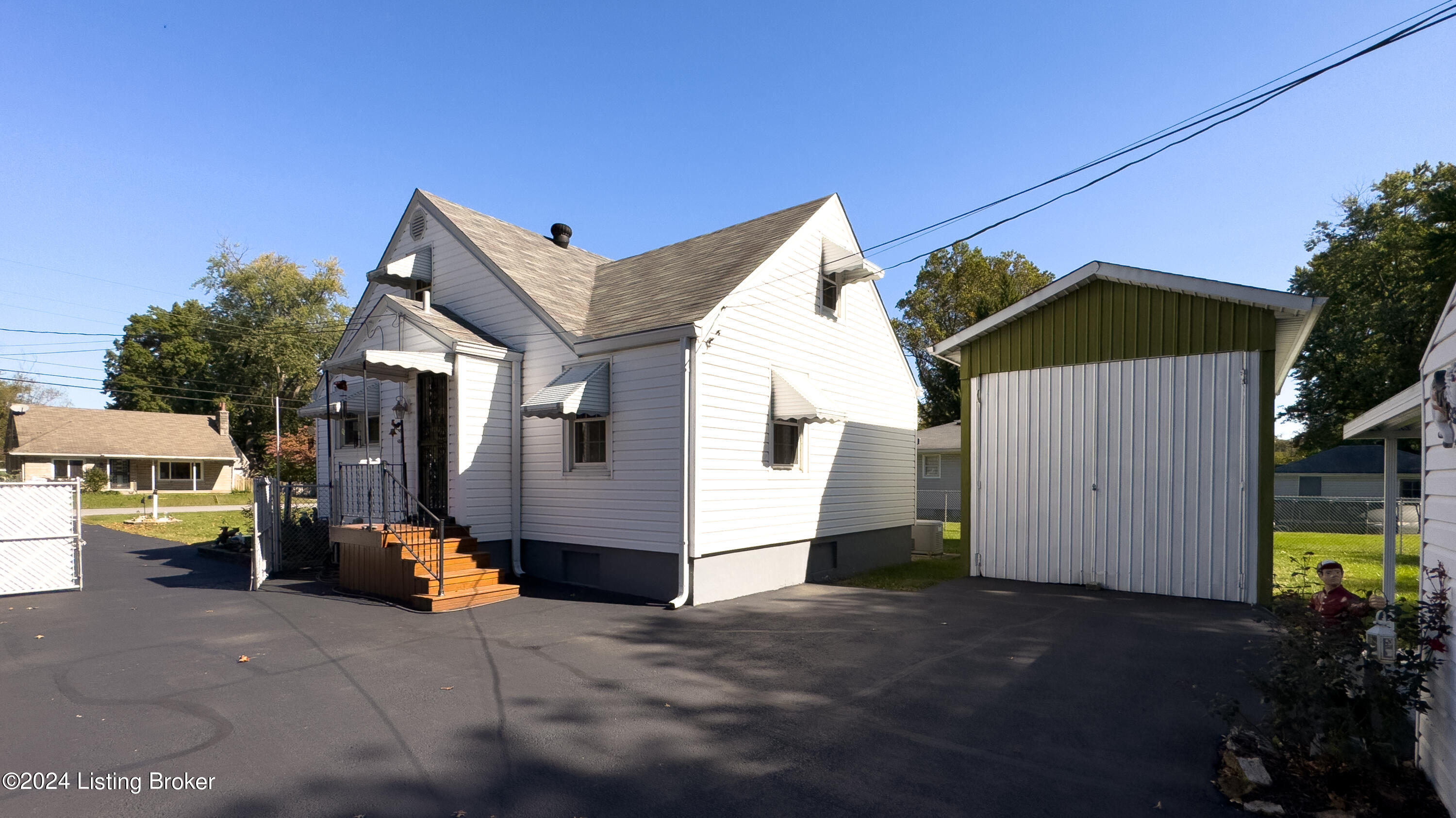 2704 Ralph Ave