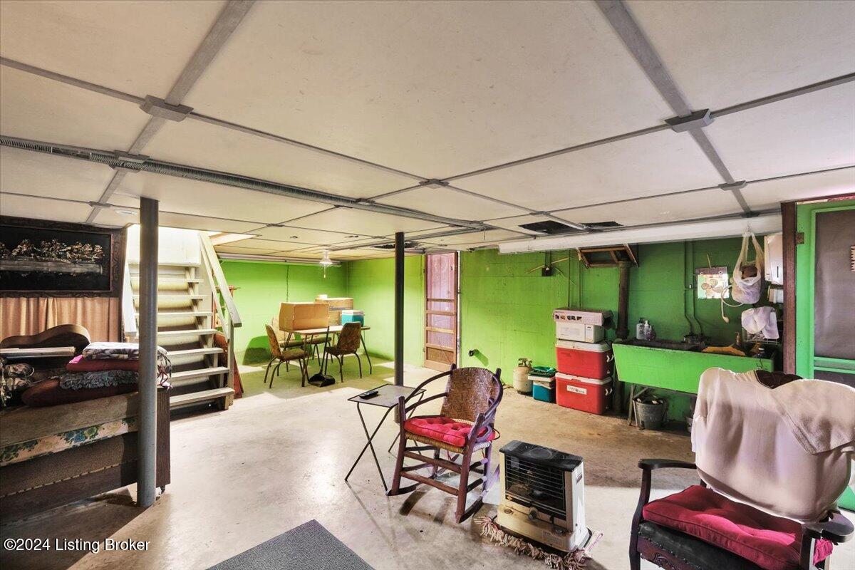 1047 Wagner Ave