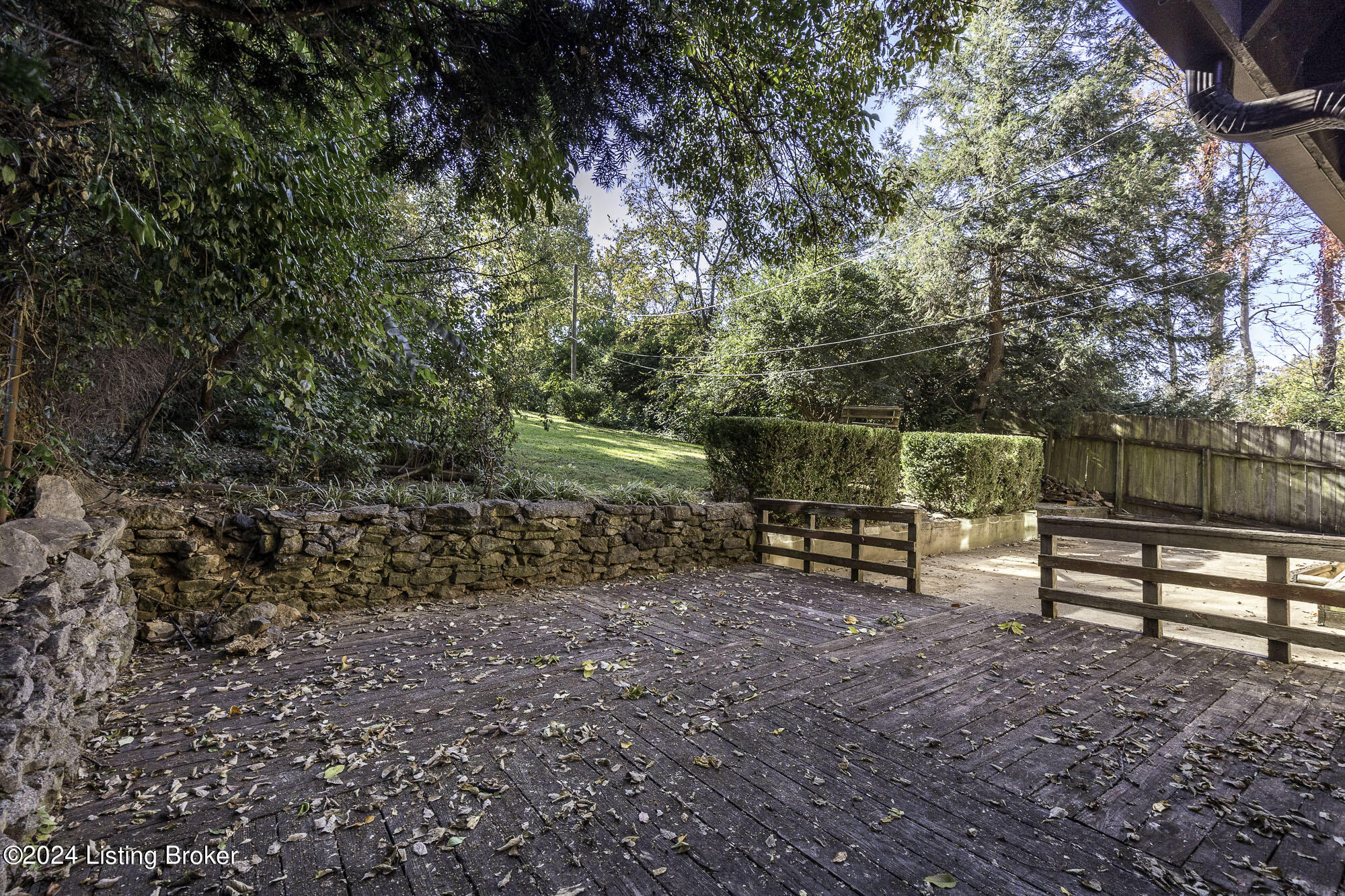 2118 Lakeside Dr