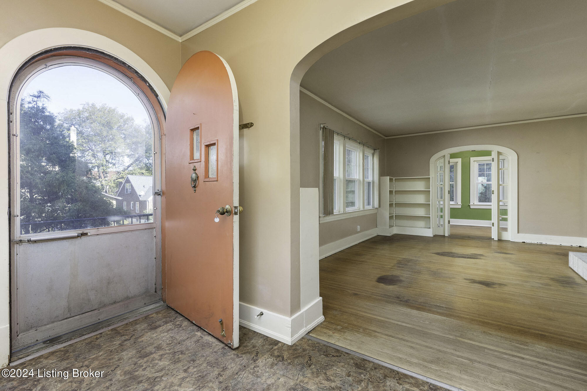 2118 Lakeside Dr