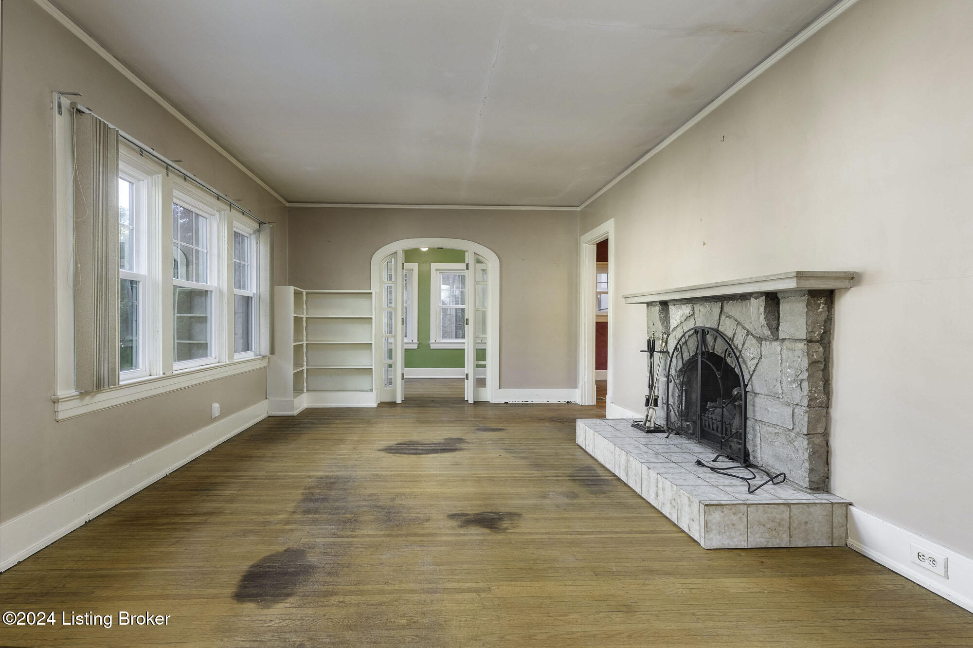 2118 Lakeside Dr