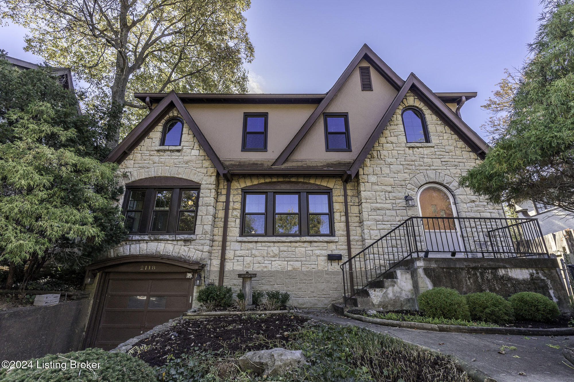 2118 Lakeside Dr