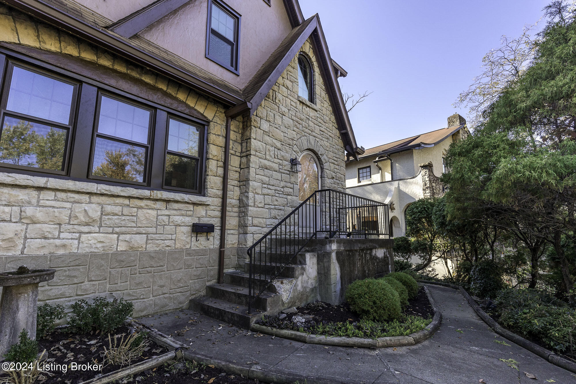 2118 Lakeside Dr