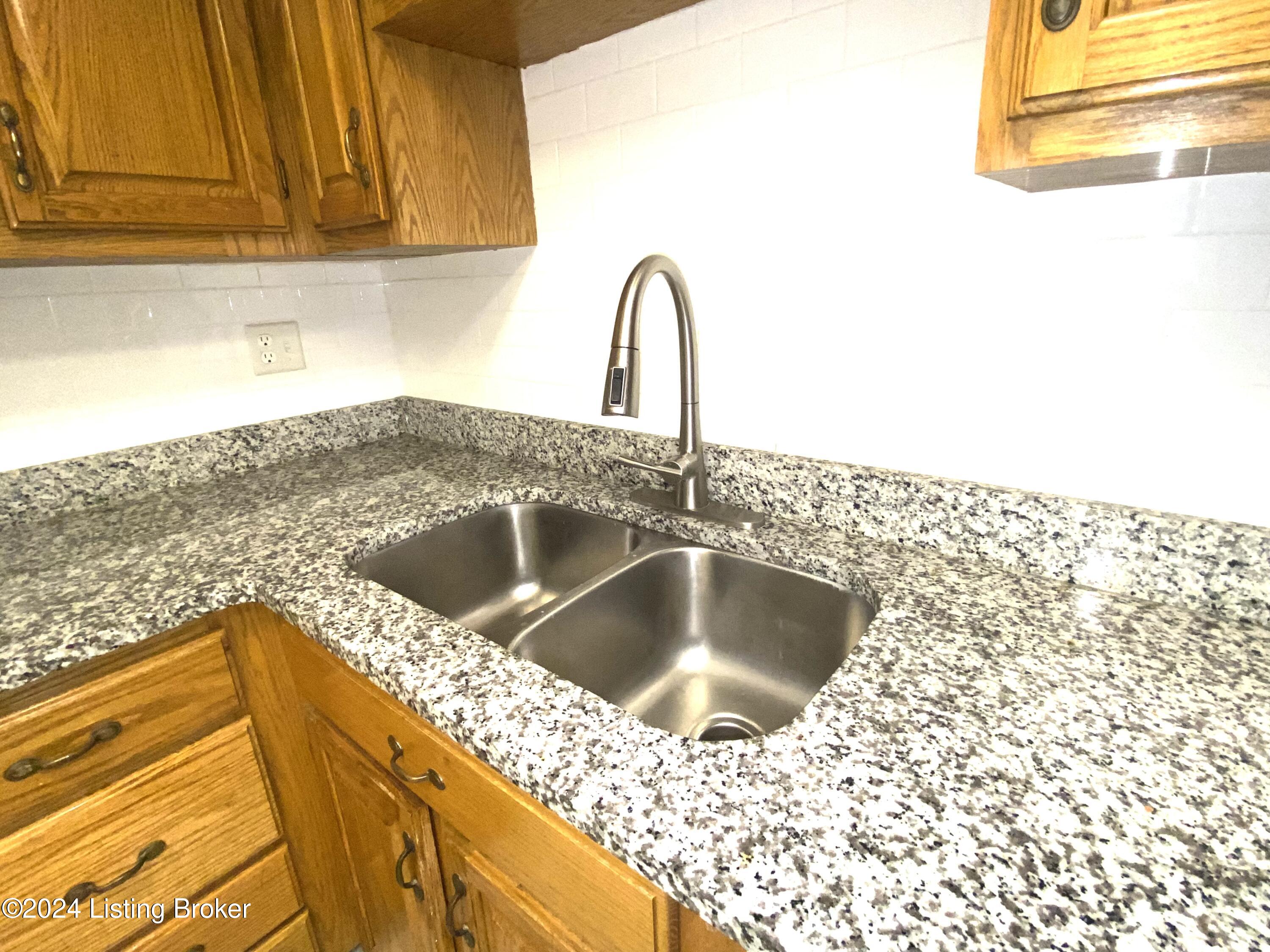 319 El Conquistador Pl