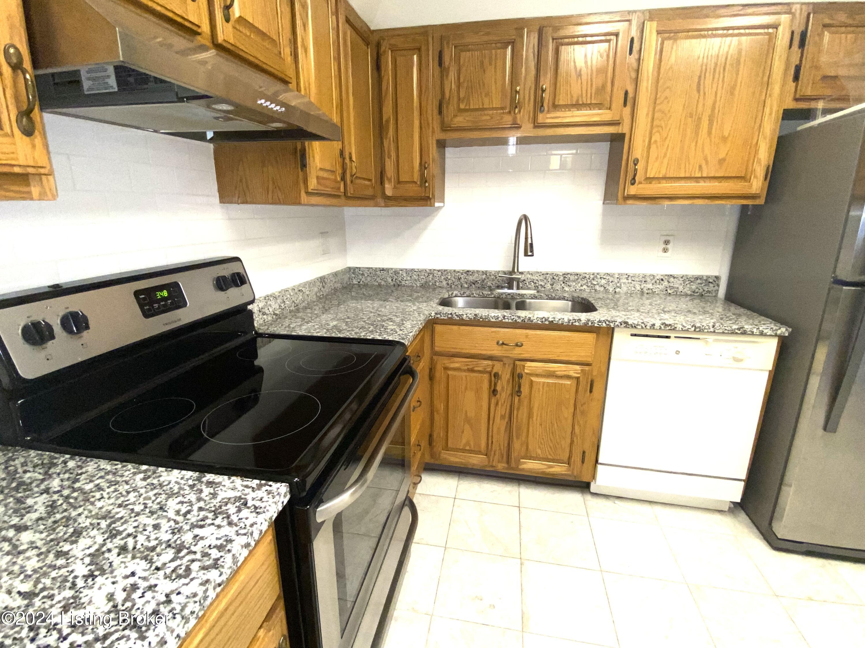 319 El Conquistador Pl