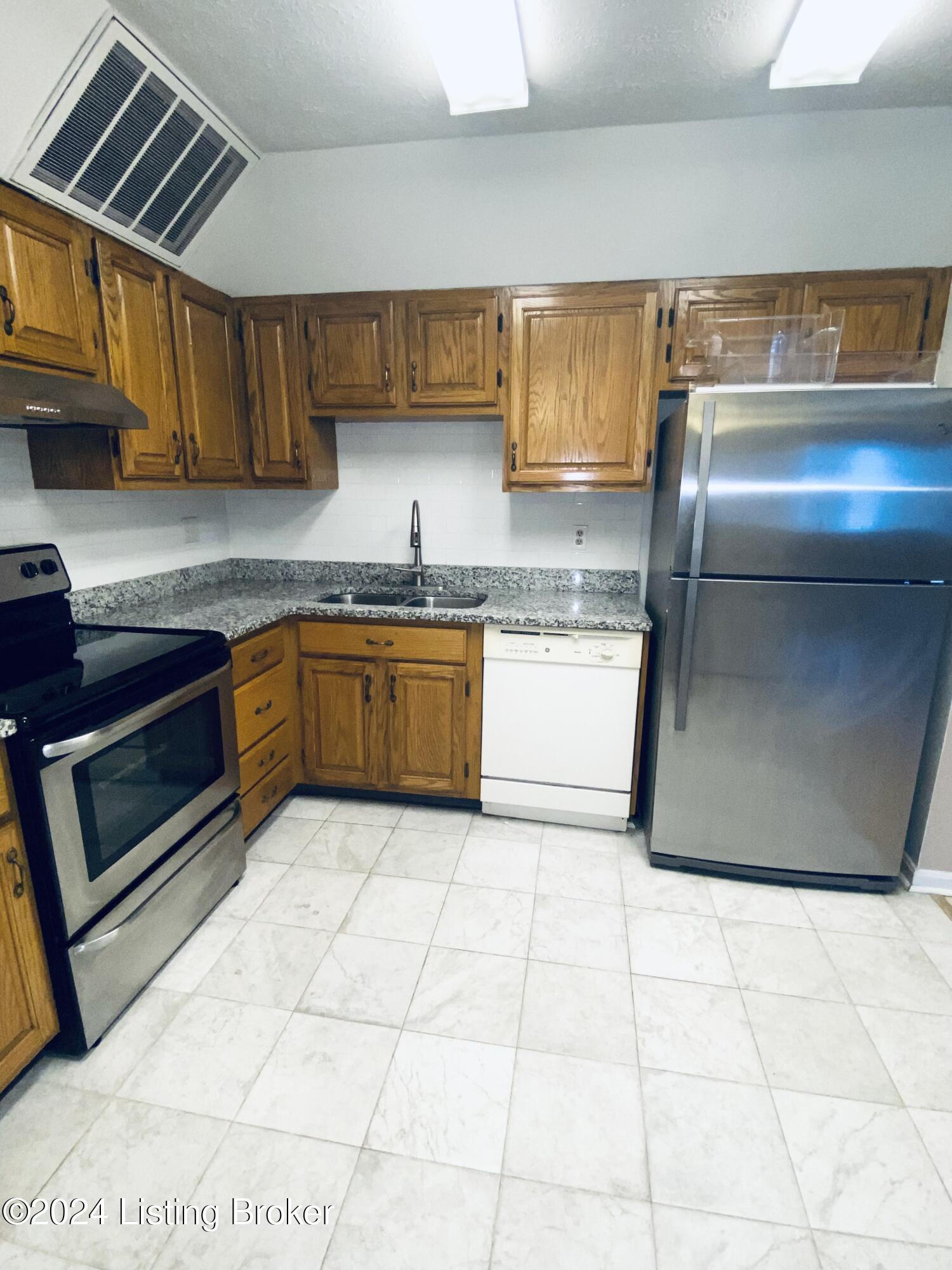 319 El Conquistador Pl