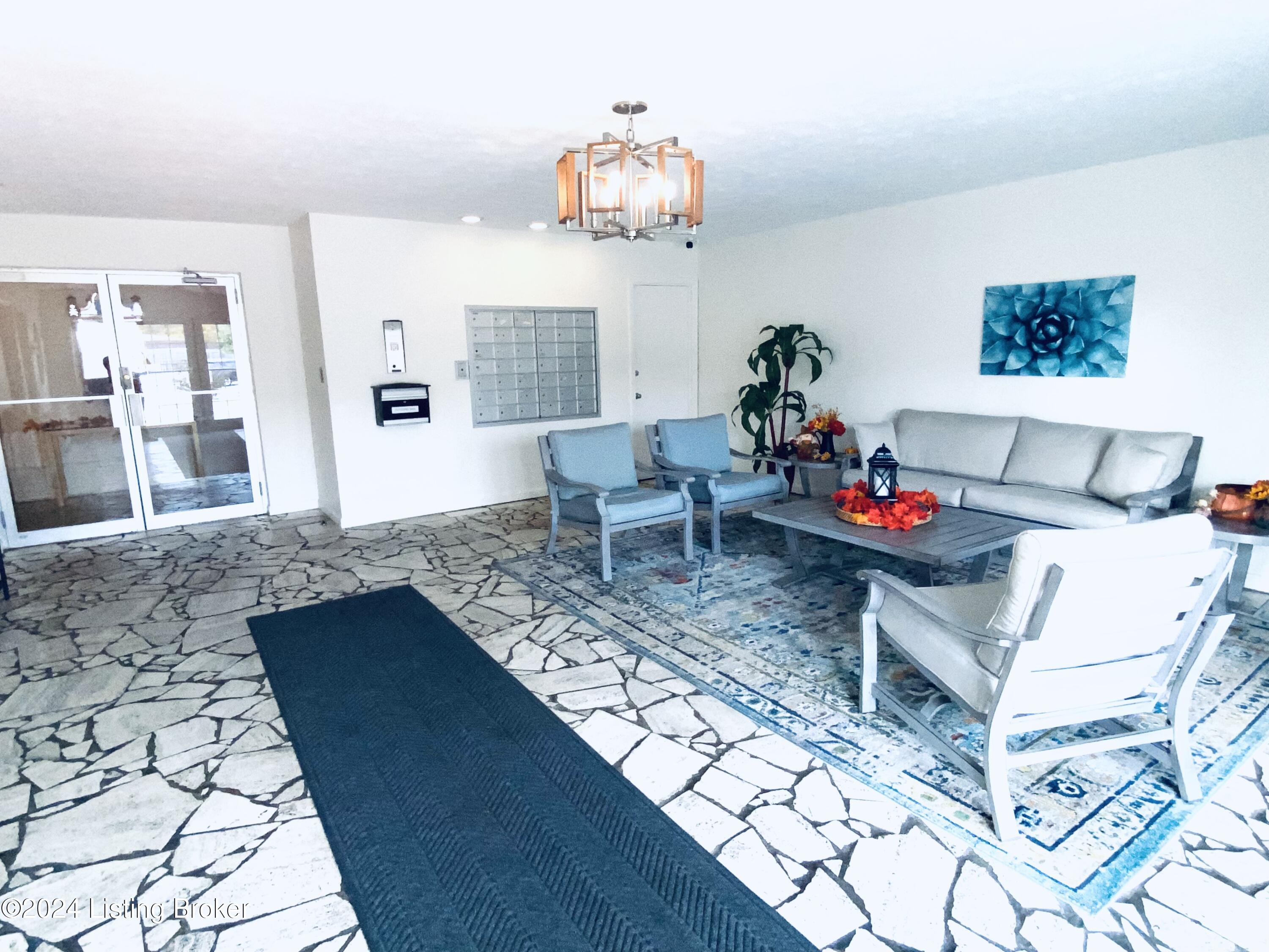 319 El Conquistador Pl
