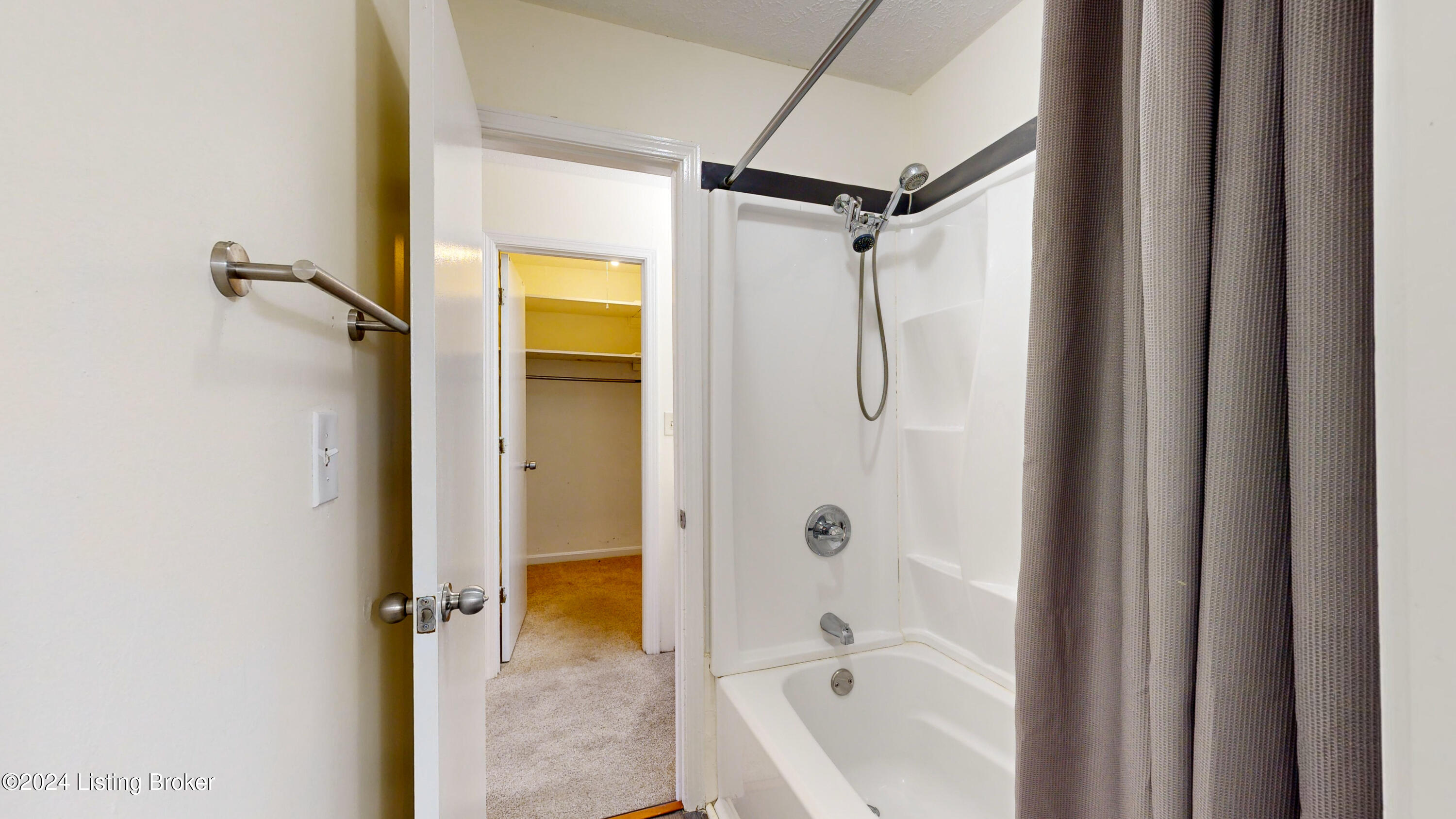 3000 Treeview Ct