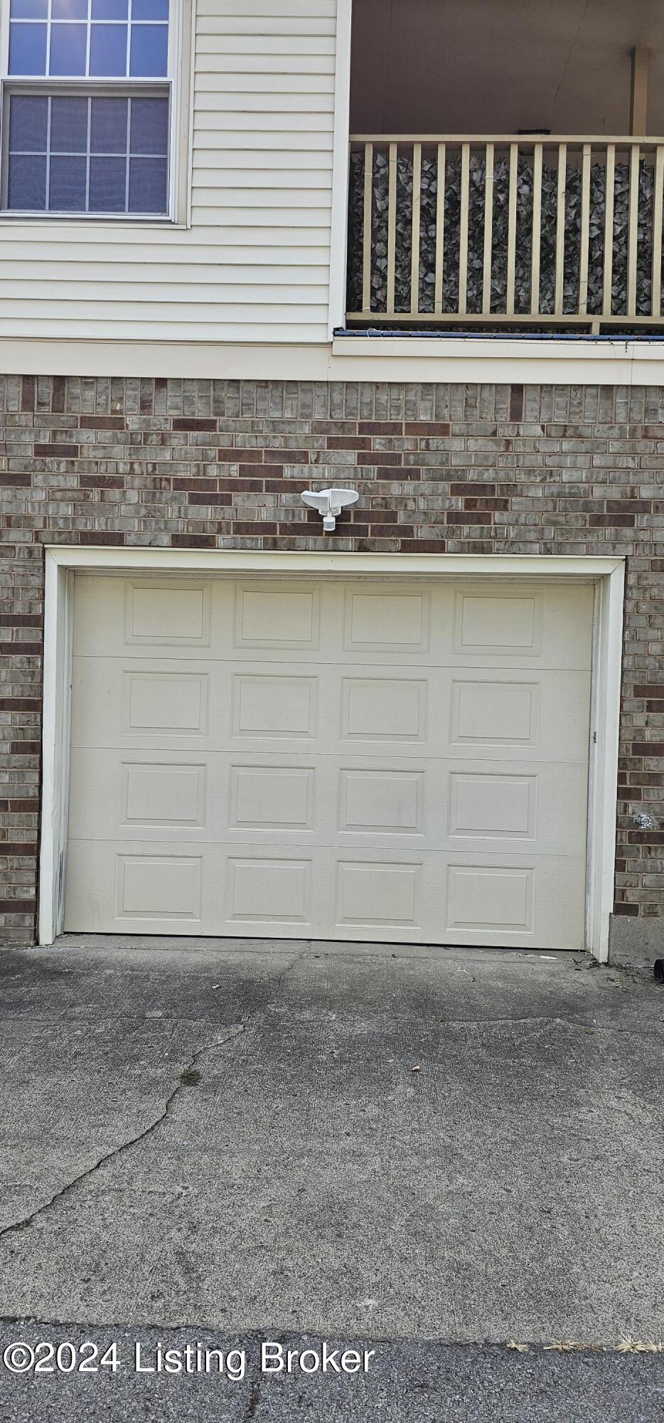 3000 Treeview Ct