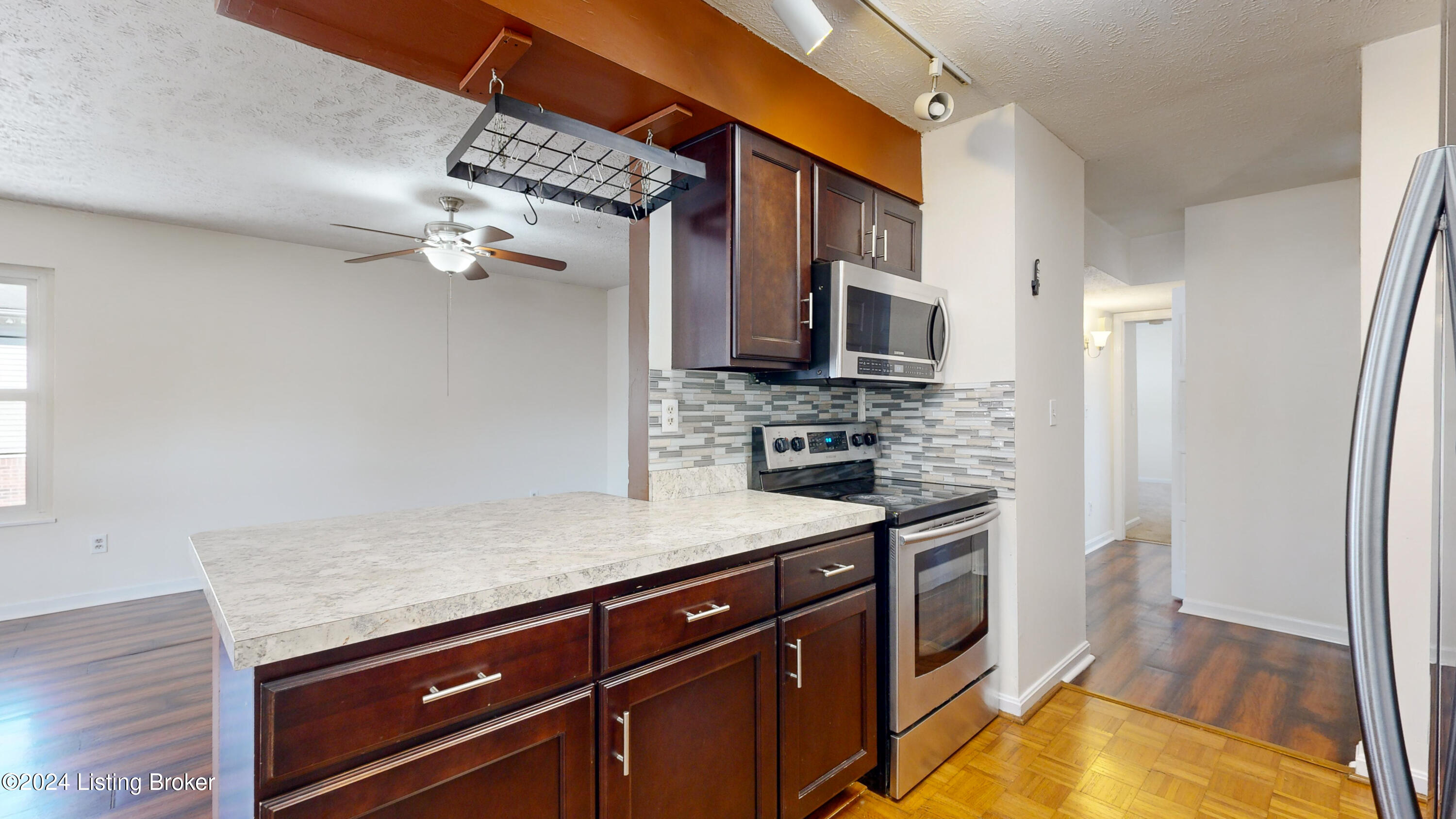 3000 Treeview Ct