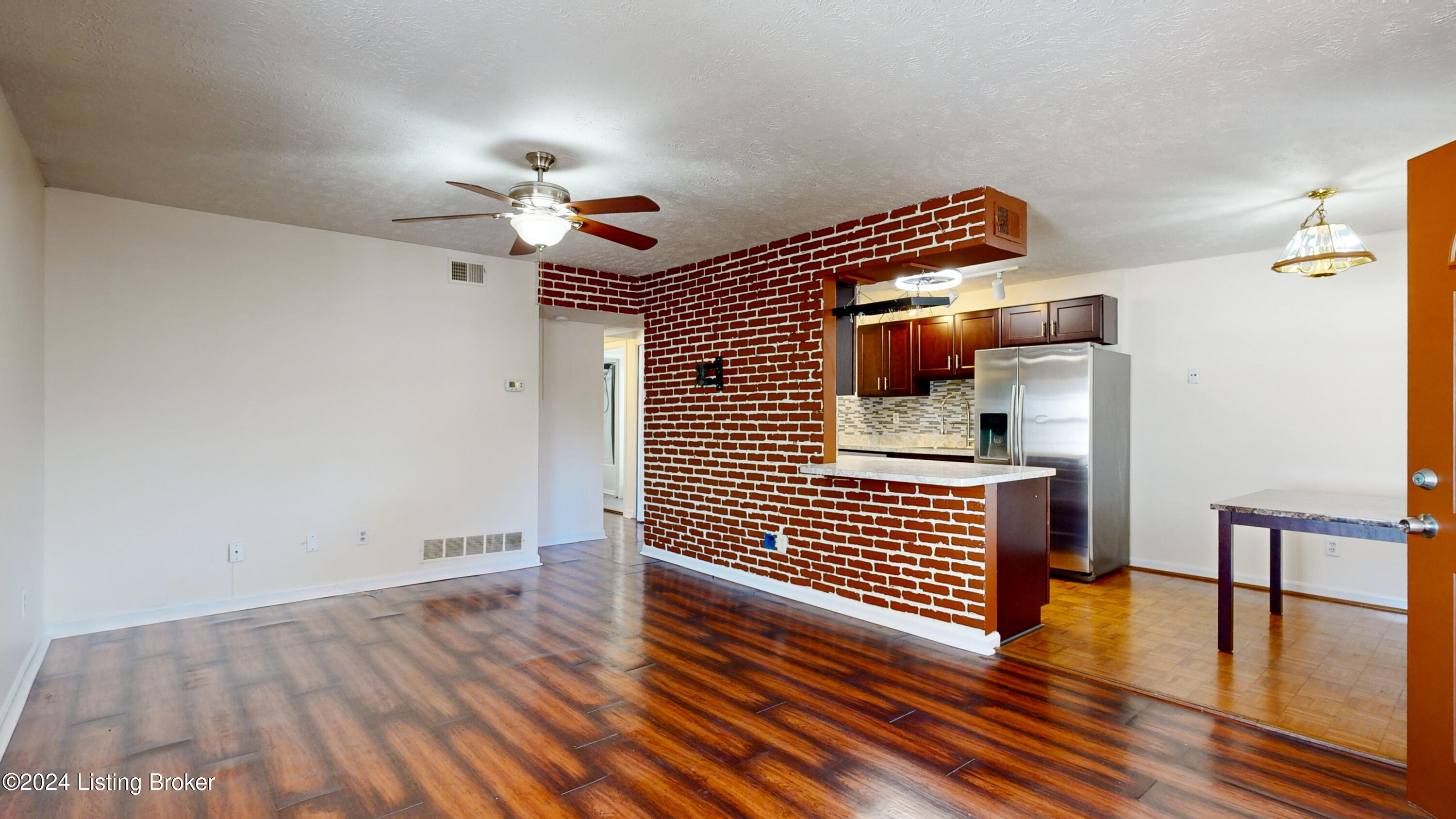 3000 Treeview Ct