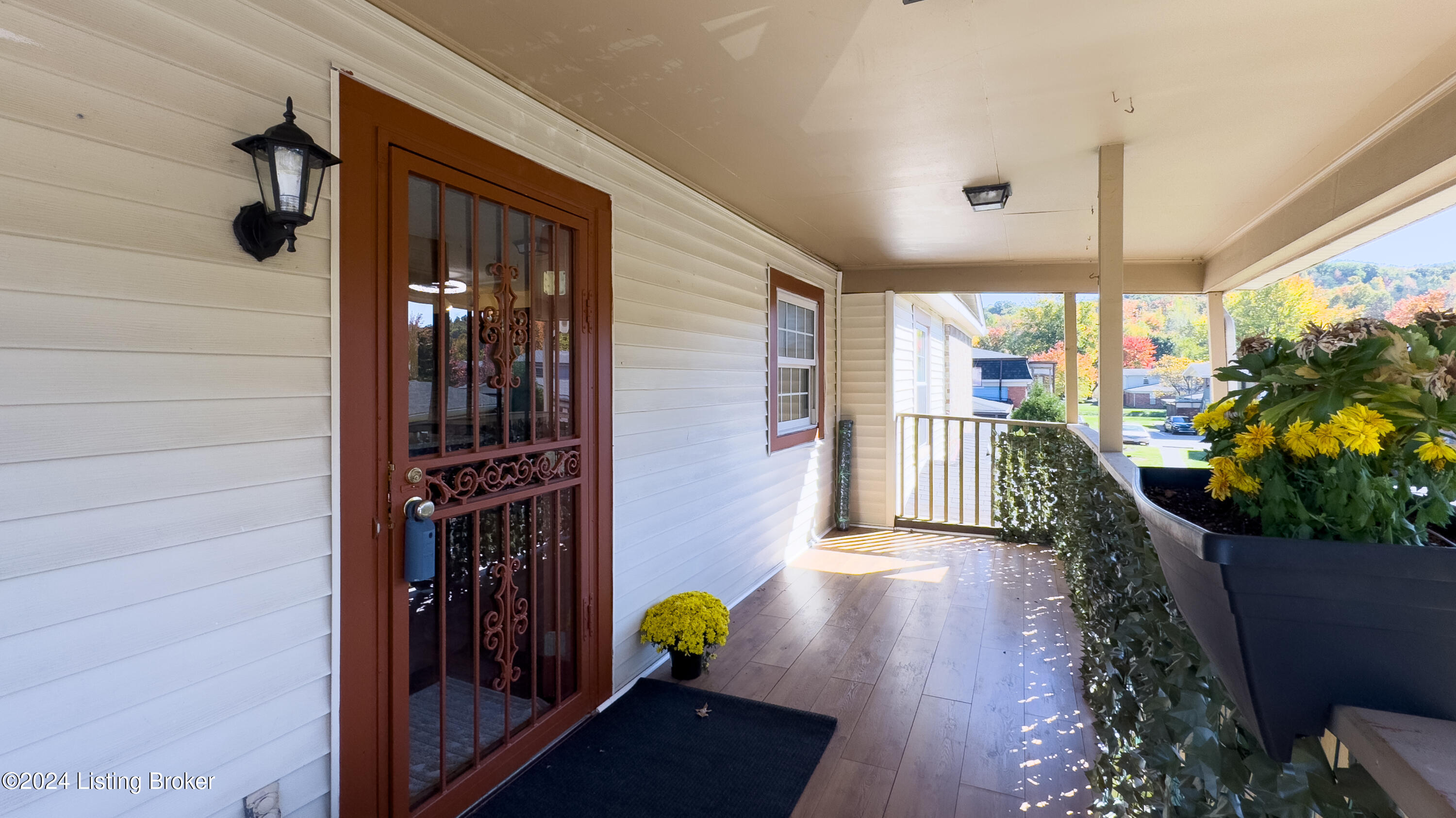 3000 Treeview Ct