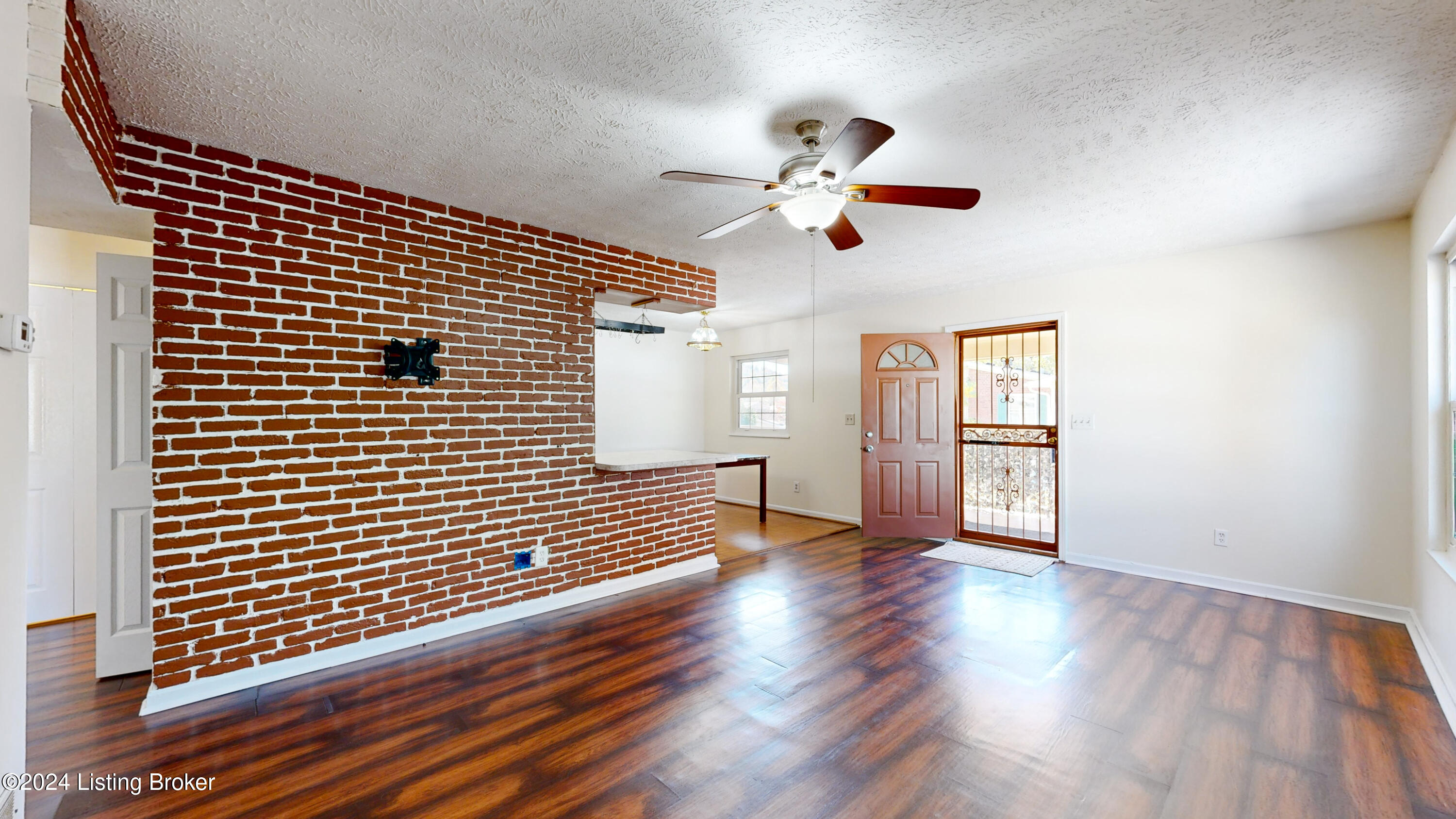 3000 Treeview Ct