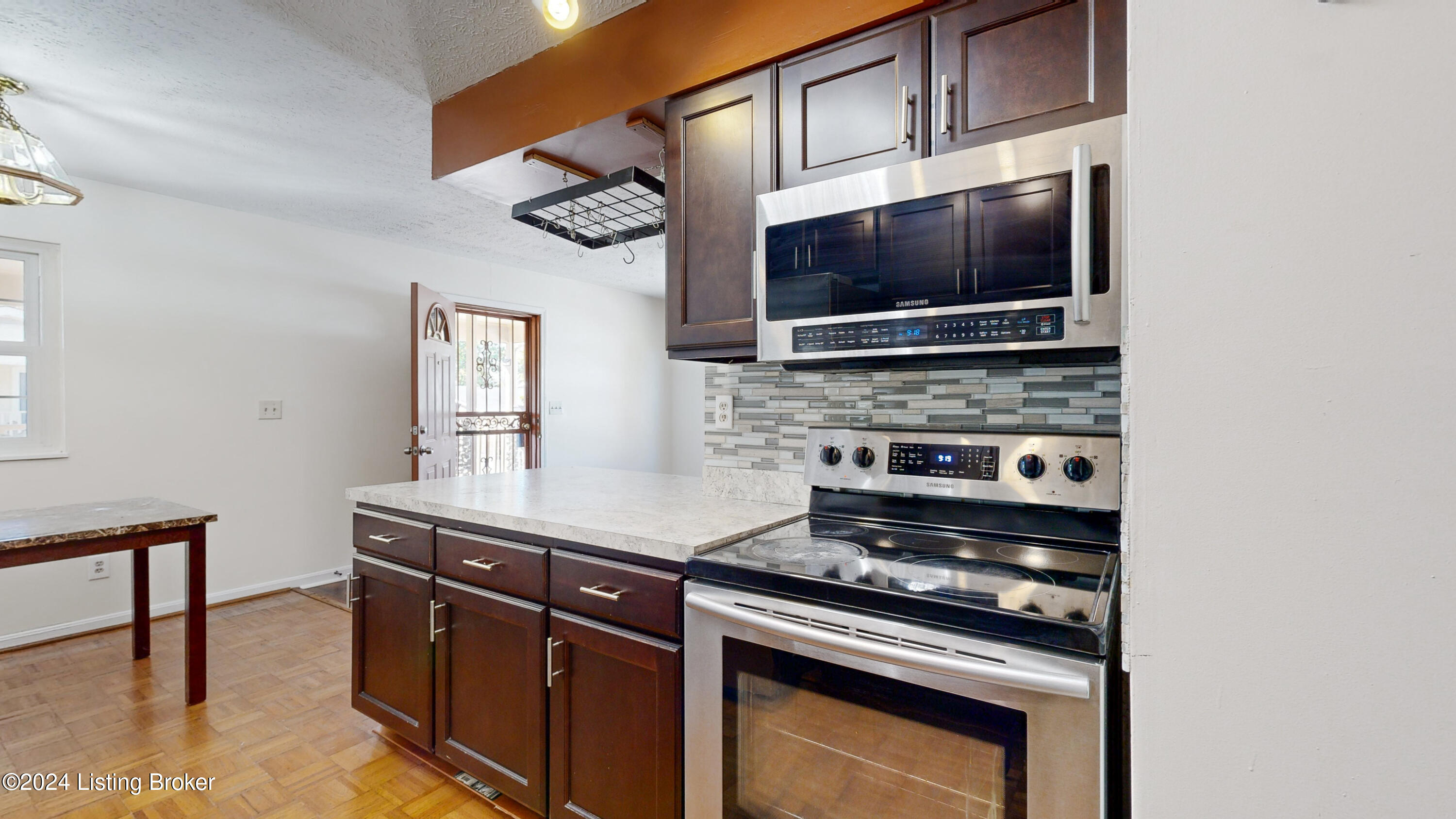 3000 Treeview Ct