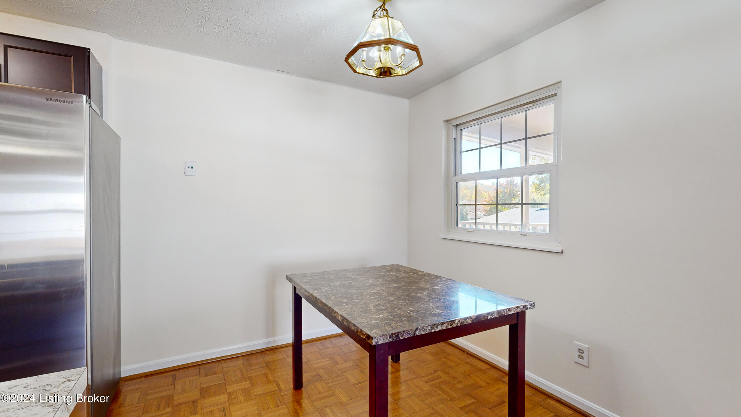 3000 Treeview Ct